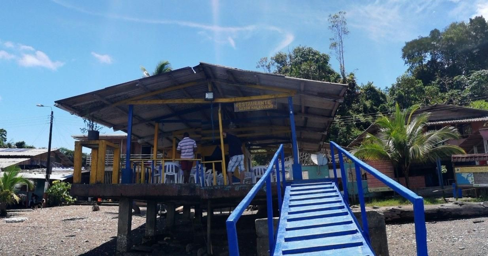 Un restaurante en el Parque Nacional Natural Uramba Bahía Málaga, "sazón malagueño". Un restaurante en el Parque Nacional Natural Uramba Bahía Málaga, "sazón malagueño".