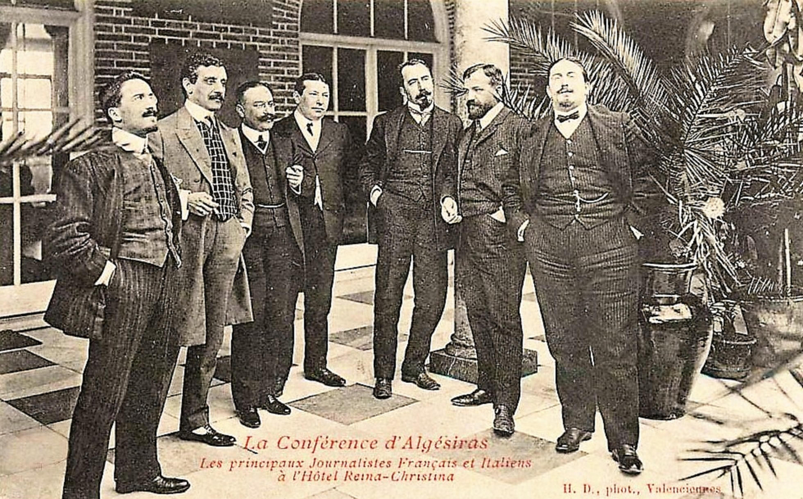 Periodistas franceses e italianos, en el hotel Reina Cristina.