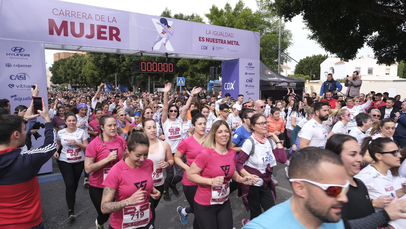 Imágenes de la Carrera de la Mujer 2023 en Almería
