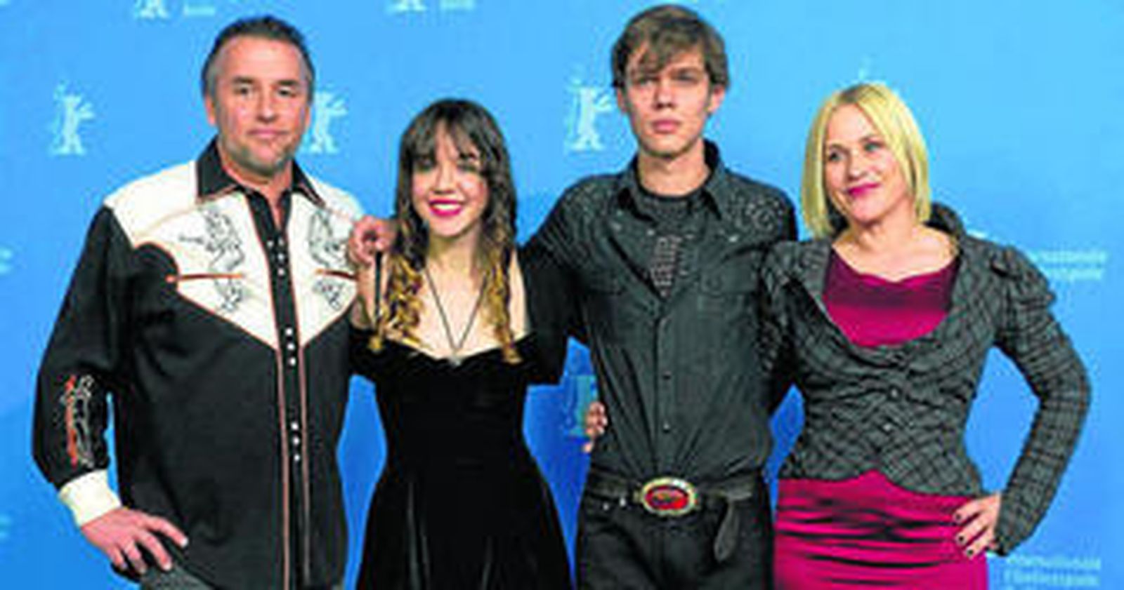 Richard Linklater posa junto a los actores Lorelei Linklater, Ellar Coltrane y Patricia Arquette, ayer en Berlín.