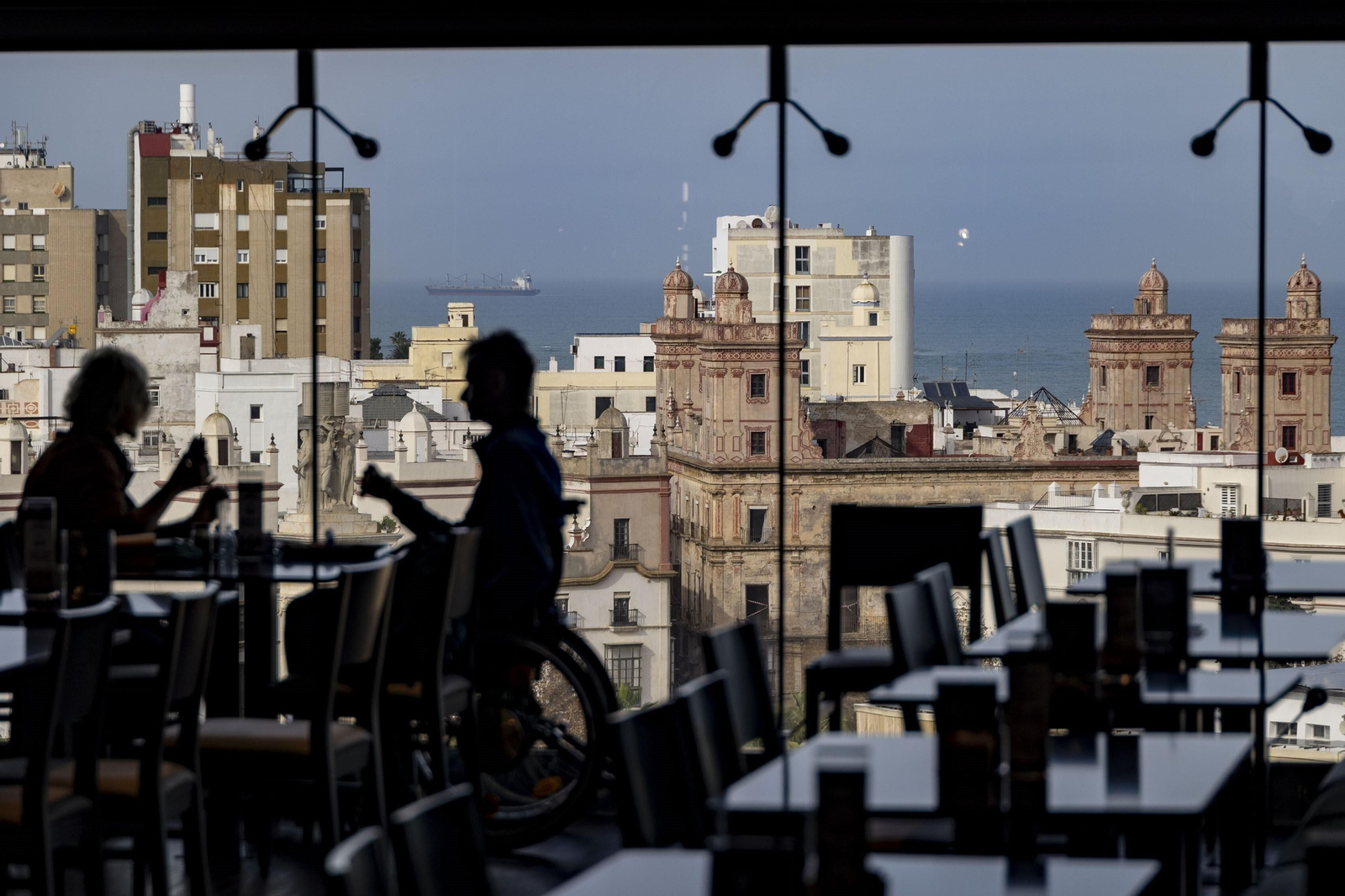 Imágenes de la visita del crucero MSC Euribia al puerto de Cádiz