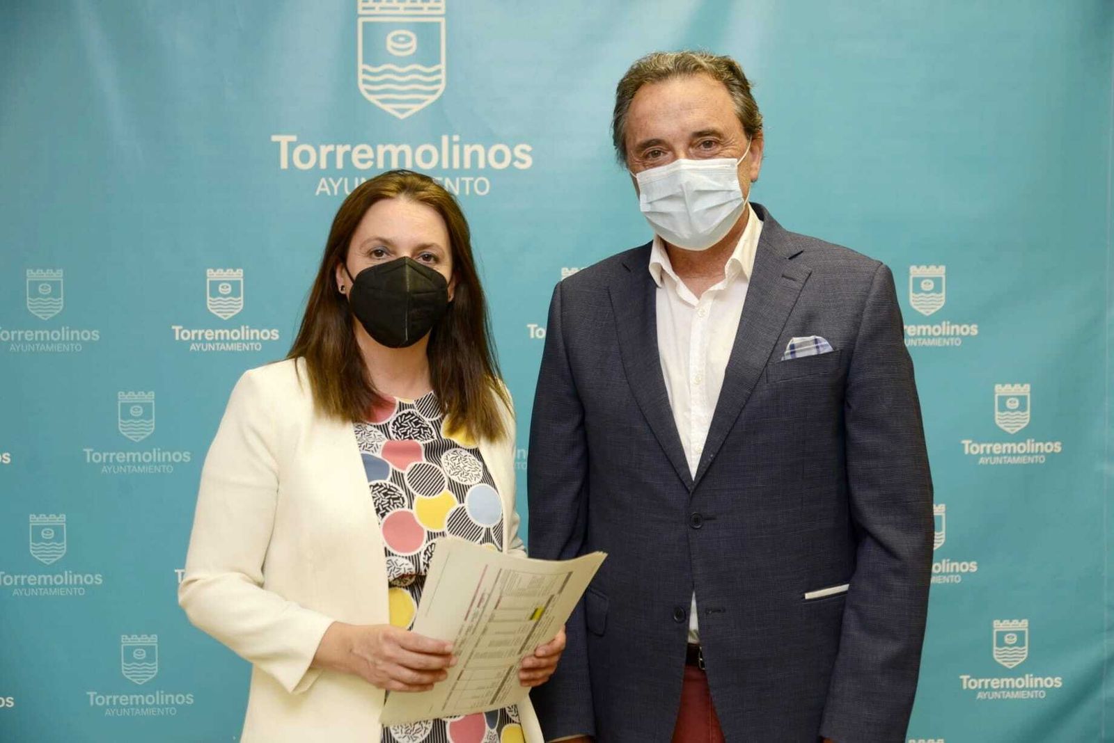 La concejala de Hacienda, Maribel Tocón, y el alcalde, José Ortiz.
