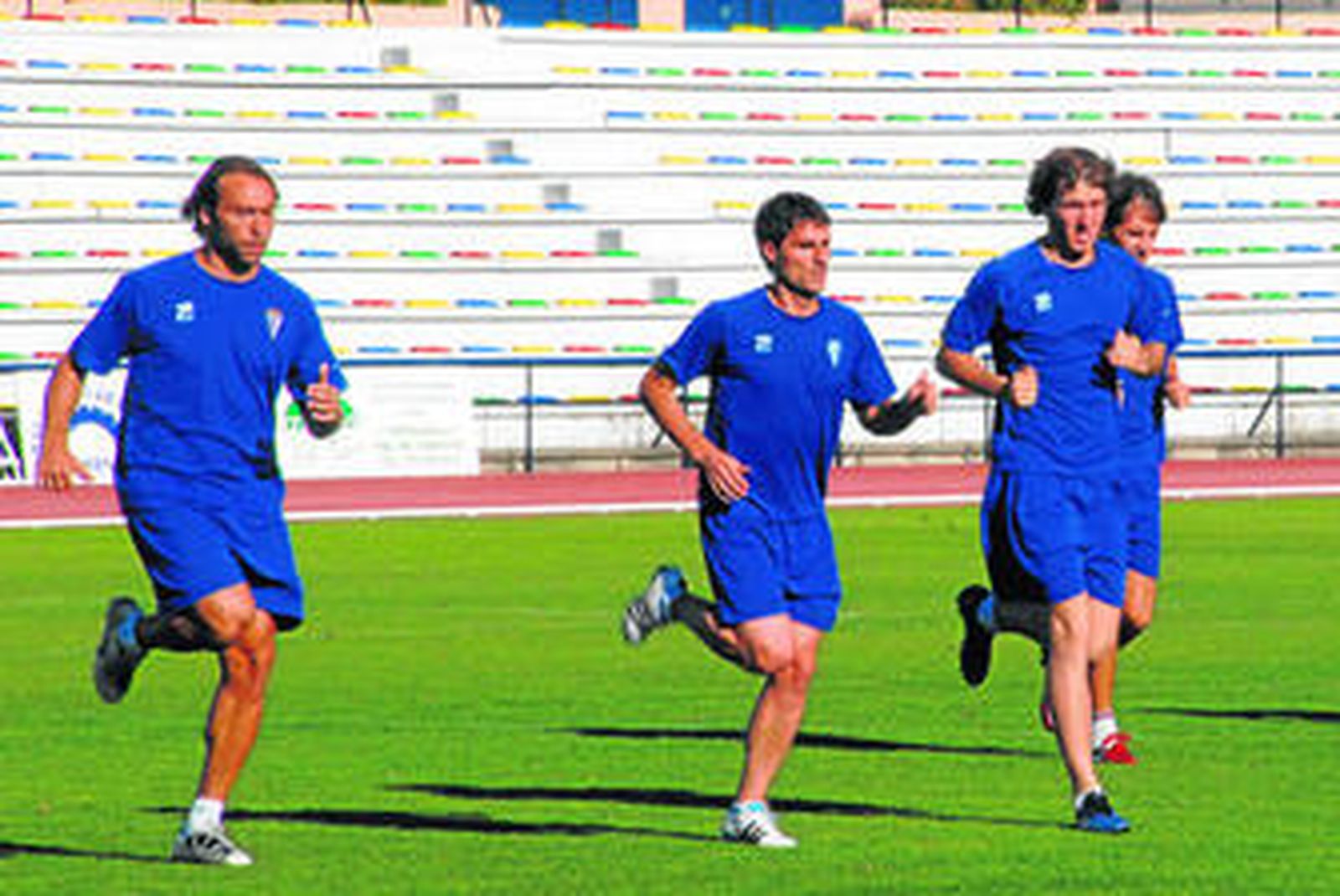 La plantilla isleña realizó ayer en el Municipal Iberoamericano 2010 de Bahía Sur la última sesión preparatoria de la semana.