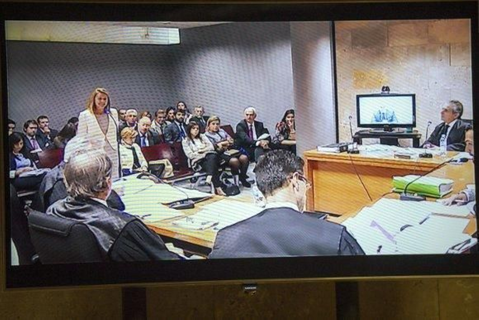 Bárcenas declara que él mismo entregó sobres a Cospedal e hizo las anotaciones en los papeles