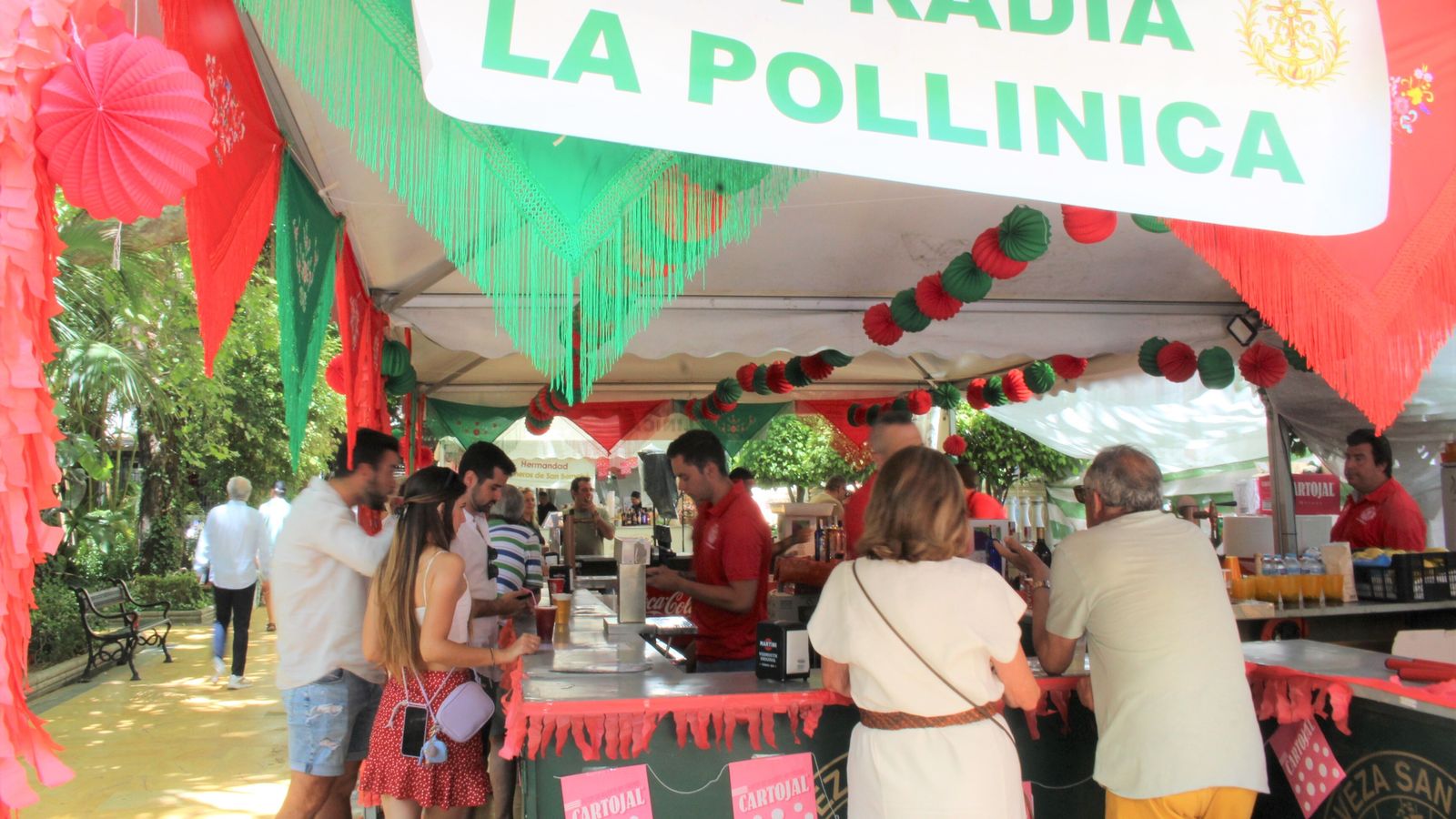 Los visitantes podrán degustar la gastronomía local en las barras.