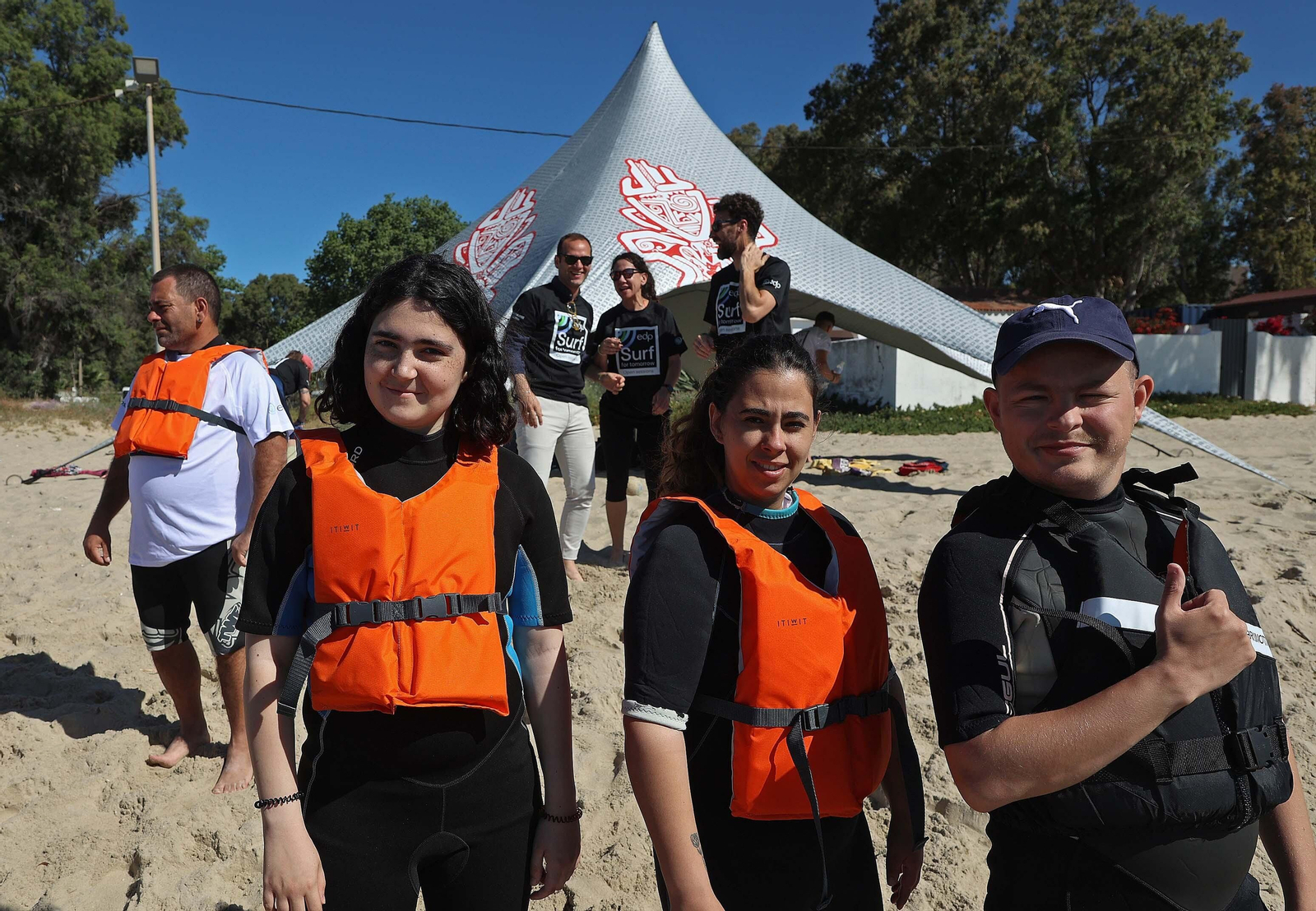 Fotos de la jornada de paddel surf inclusivo de EDP en Palmones