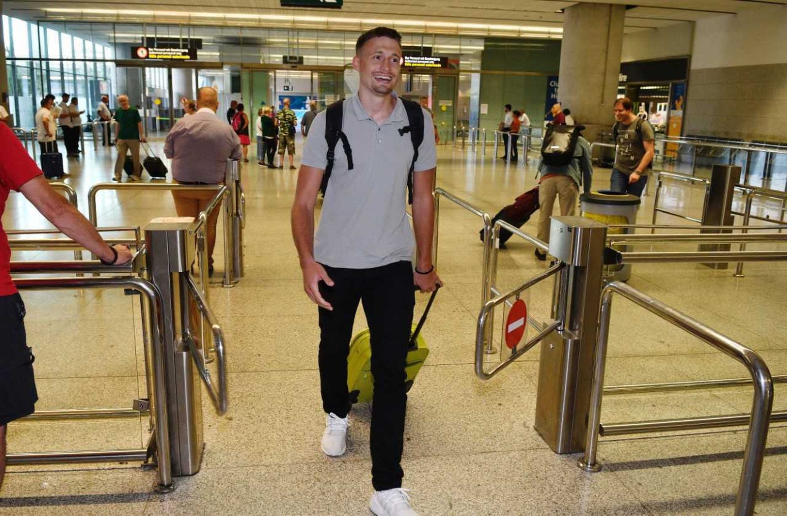 Las fotos de la llegada de Aleksa Avramovic