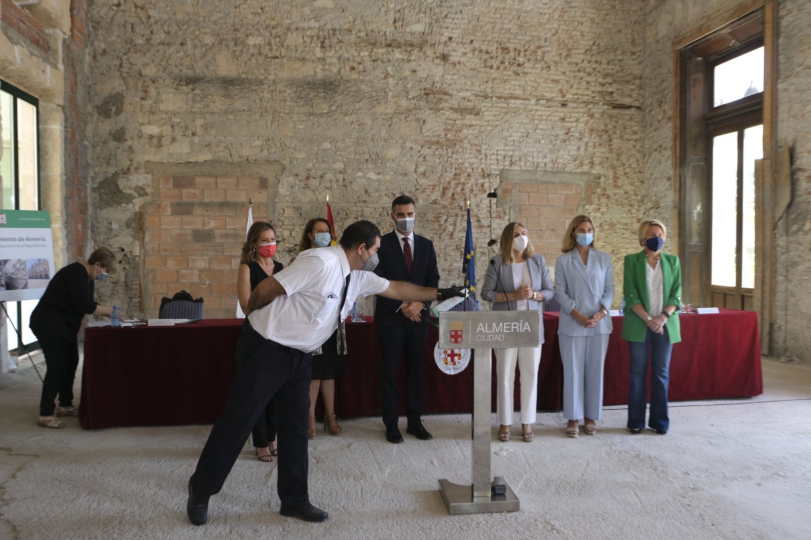 Fotogalería de la firma del convenio de las obras finales del edificio del Ayuntamiento de Almería