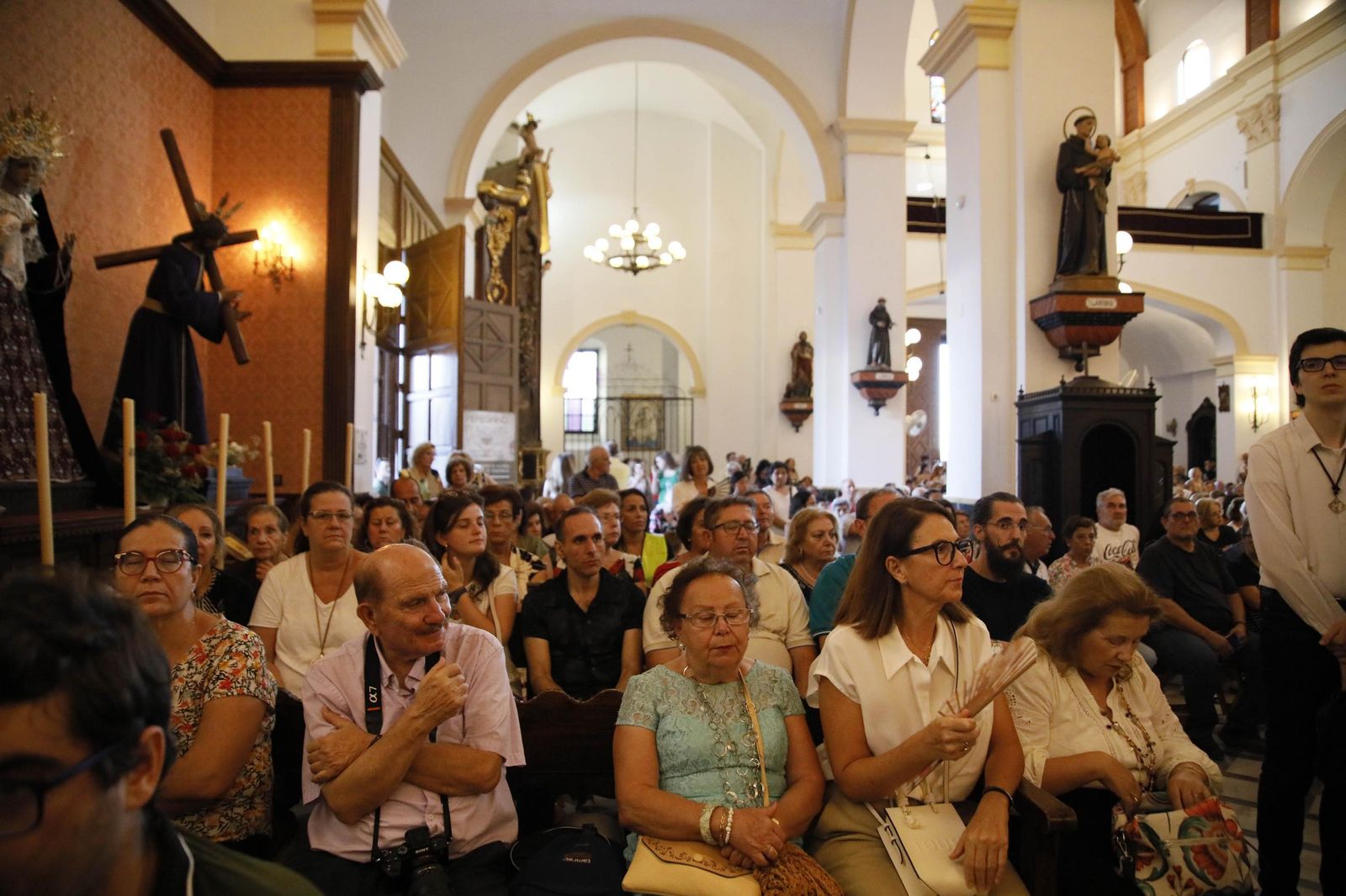 Las imágenes de la misa vespertina y procesión del Cristo de la Luz de Dalías