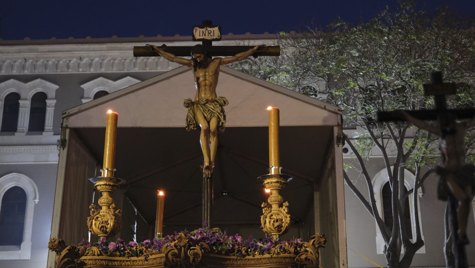 Imágenes de La Magna por las calles de Almería