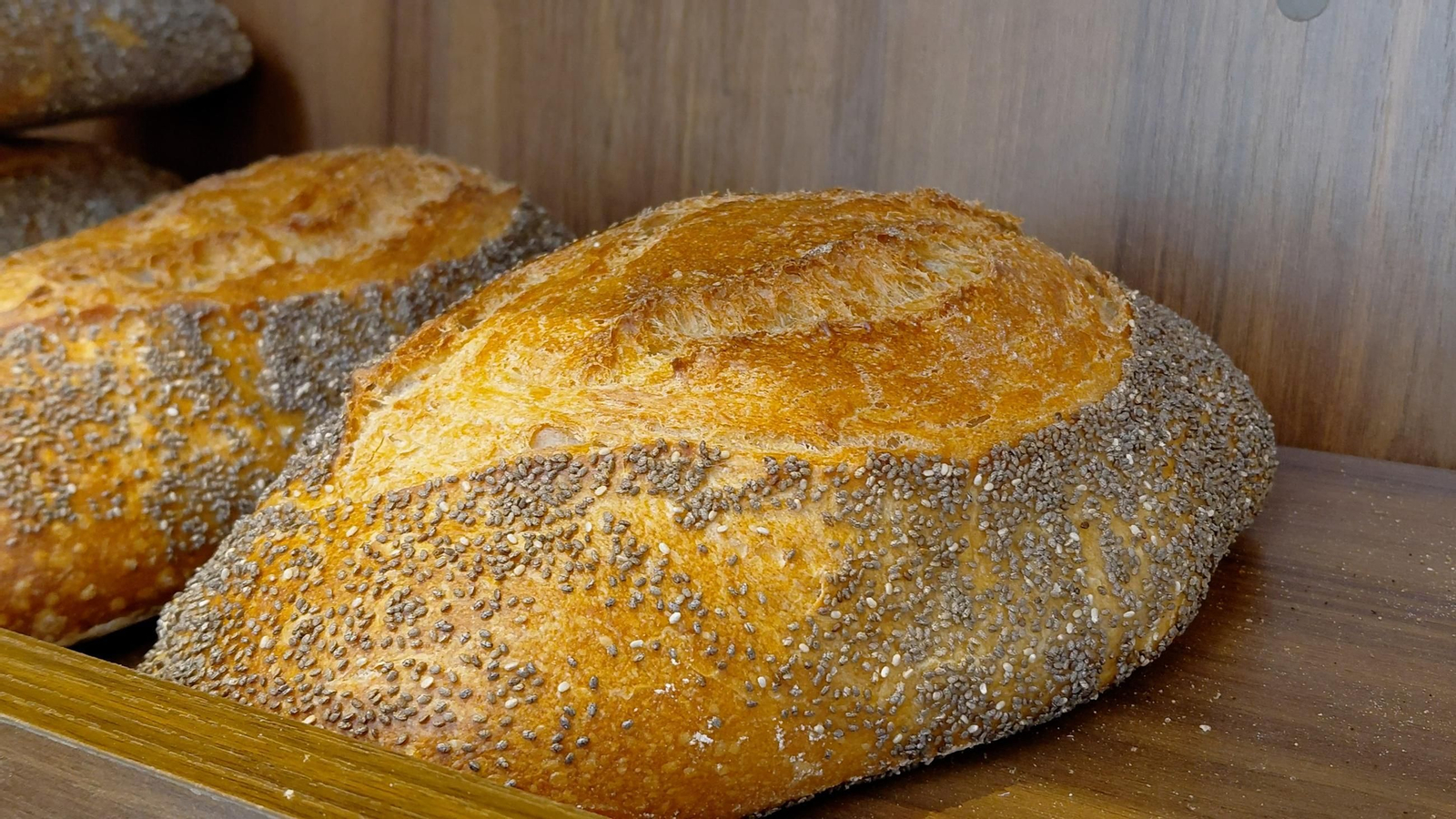 El método de Domi Vélez se basa en la masa madre, en el uso de distintos cereales y en la experimentación constante