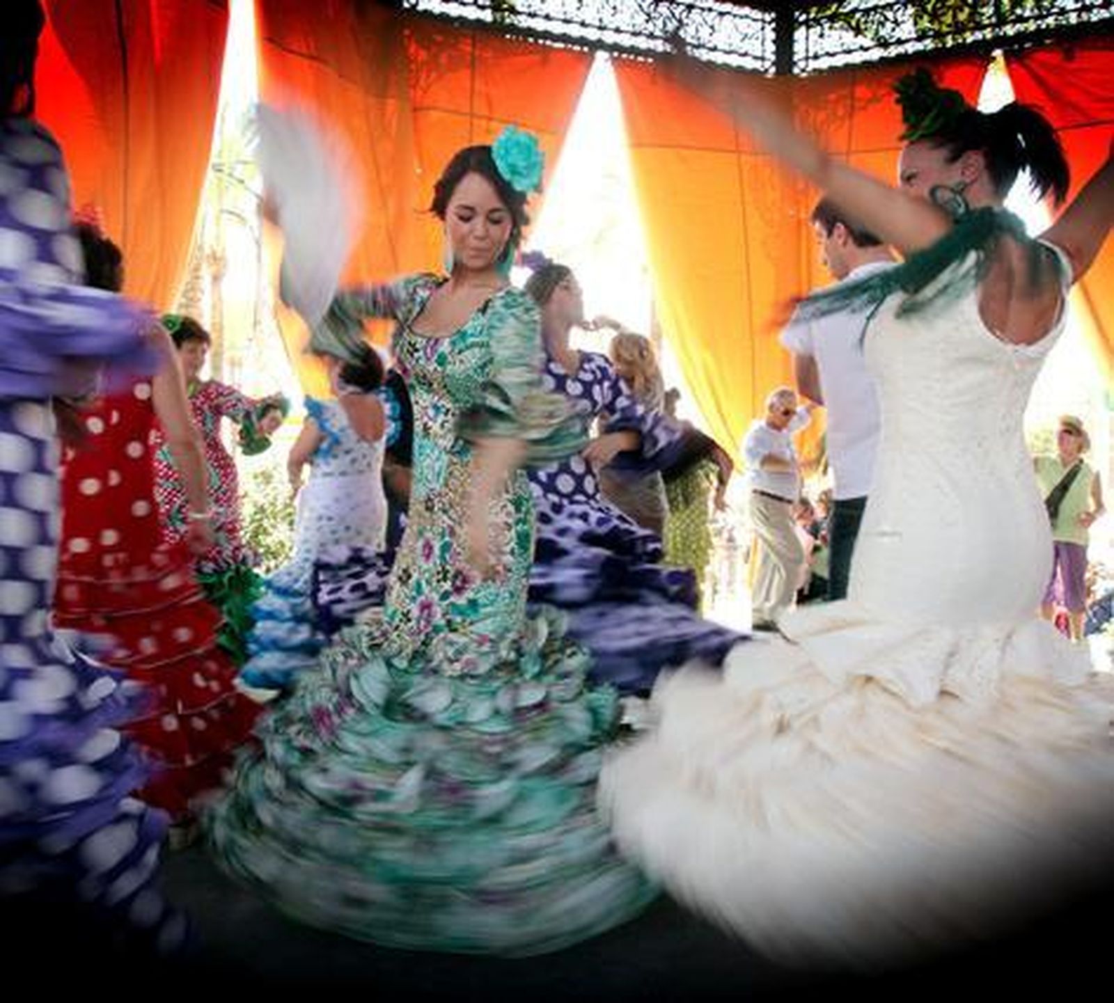 Un día de mucha calor sirve de prólogo a las últimas horas de celebración en el recinto Ferial  Foto: Miguel Angel Gonzalez