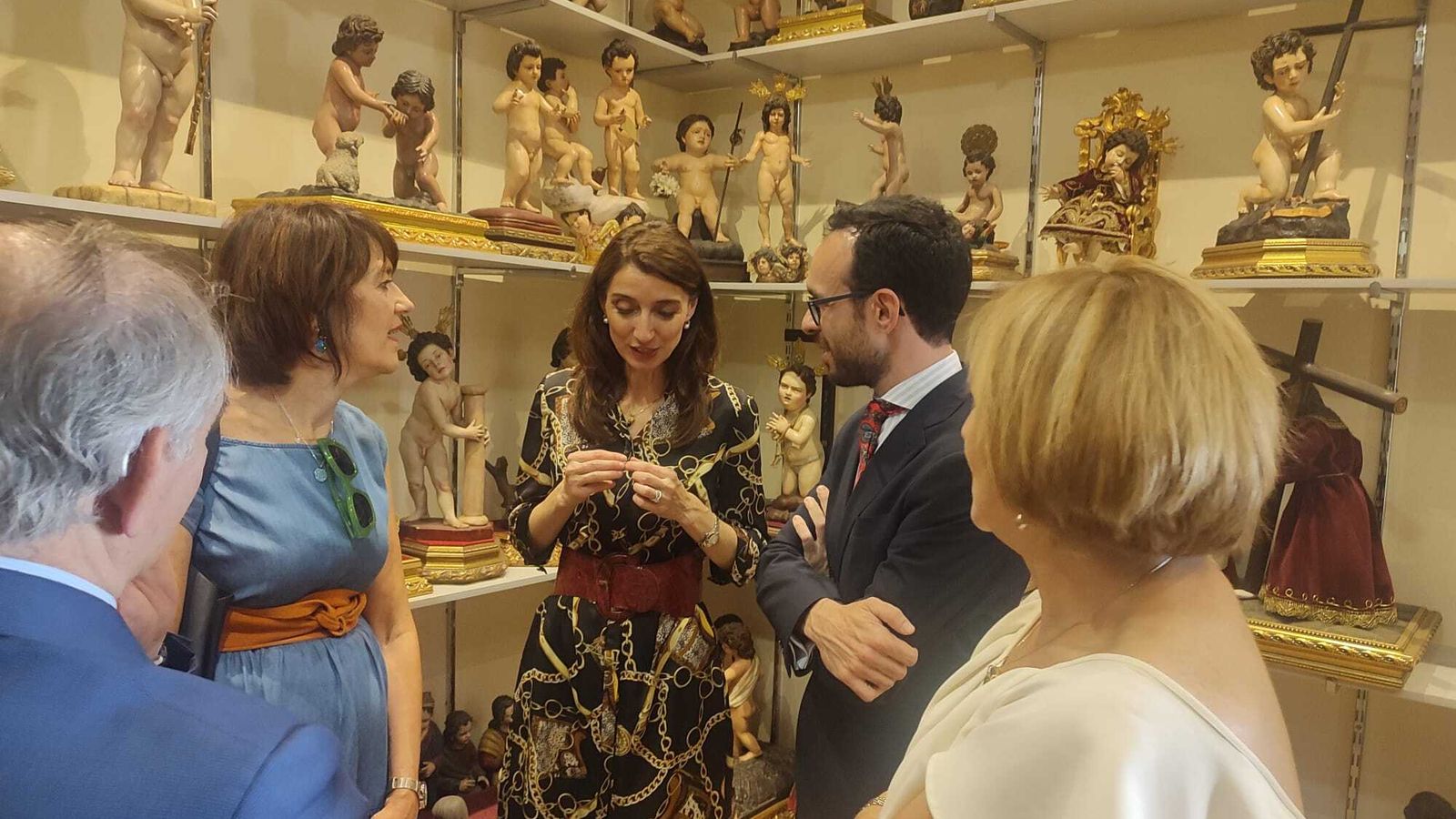 En la sala de los Niños Jesús.