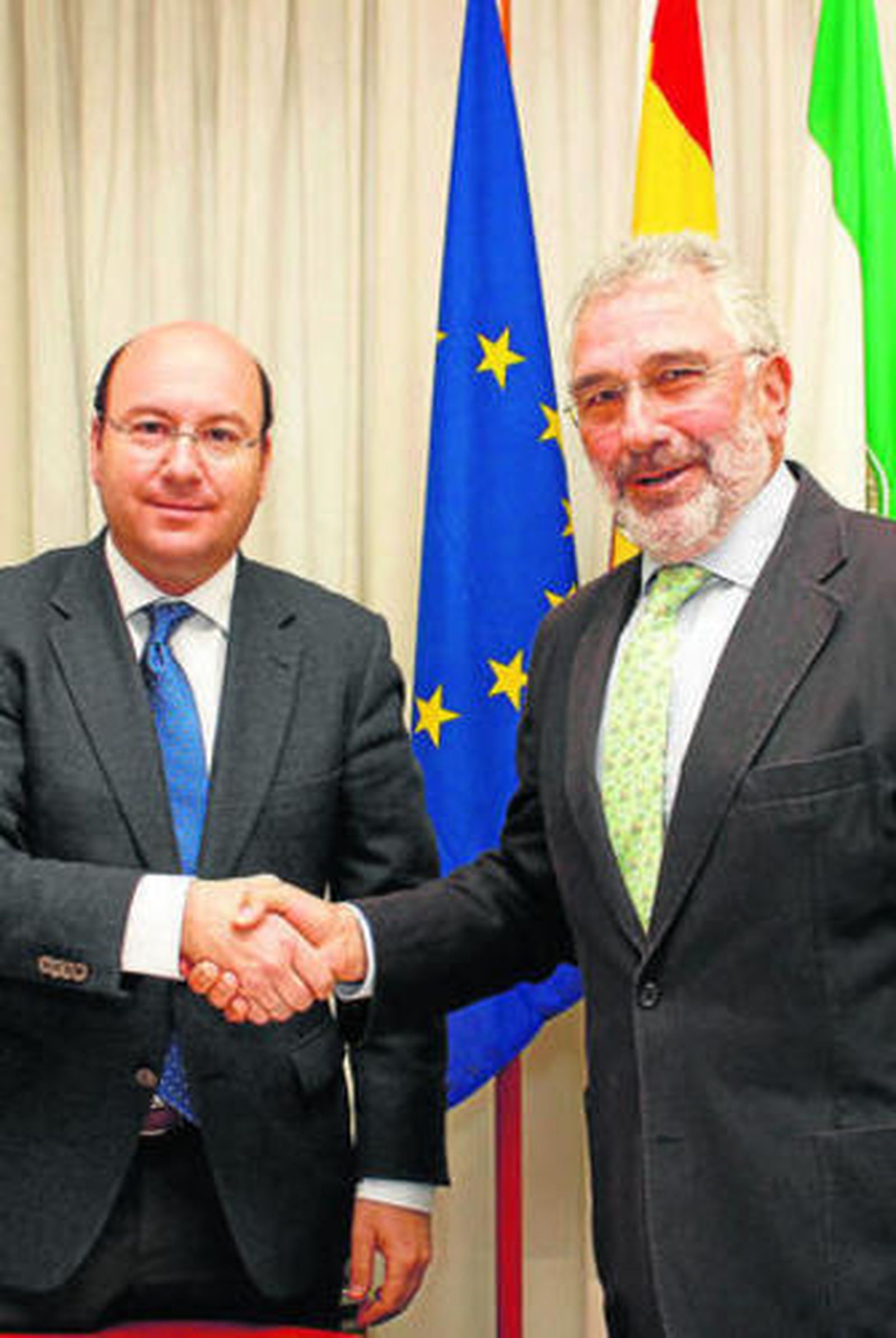 Navas y Fernández de Mesa, en la firma del convenio de la Antena de la Cámara.