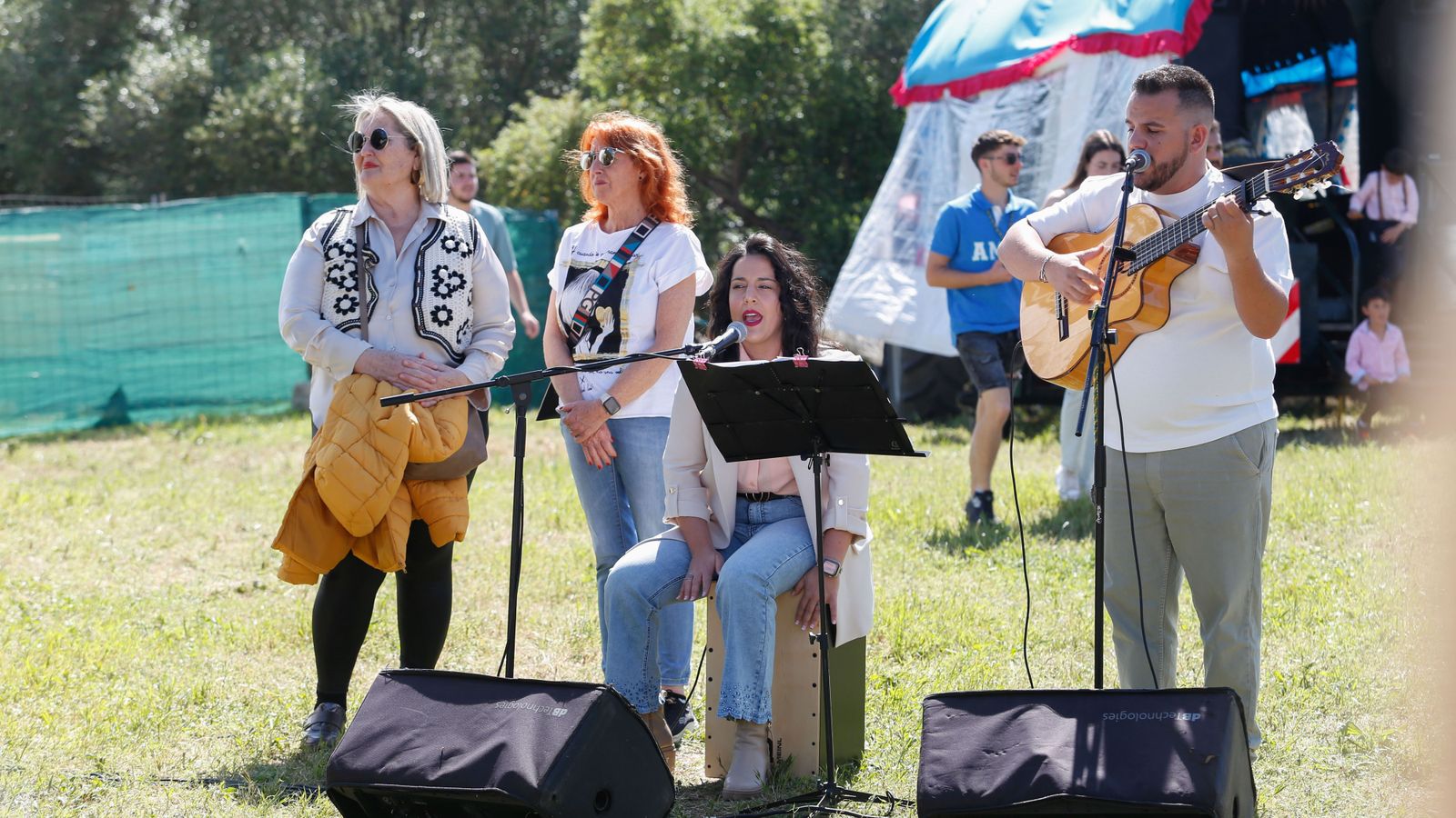 Búscate en las fotos del domingo en la romería de Los Barrios