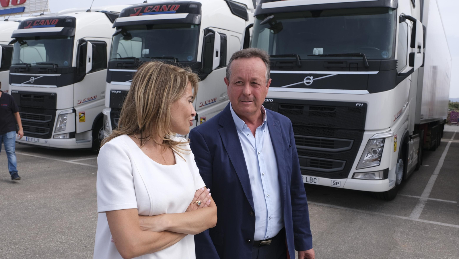 Imágenes de la visita de la Ministra Raquel Sánchez a Transportes J. Cano, en Antas
