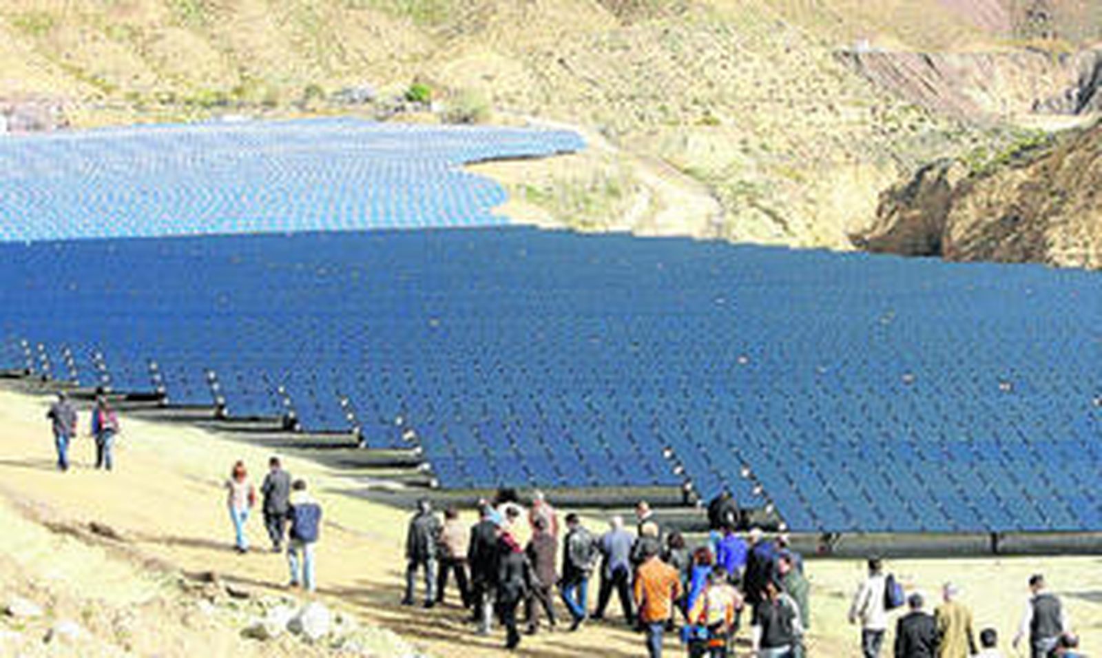 La planta fotovoltaica Fuente Álamo ocupa una extensión de 25,5 hectáreas.