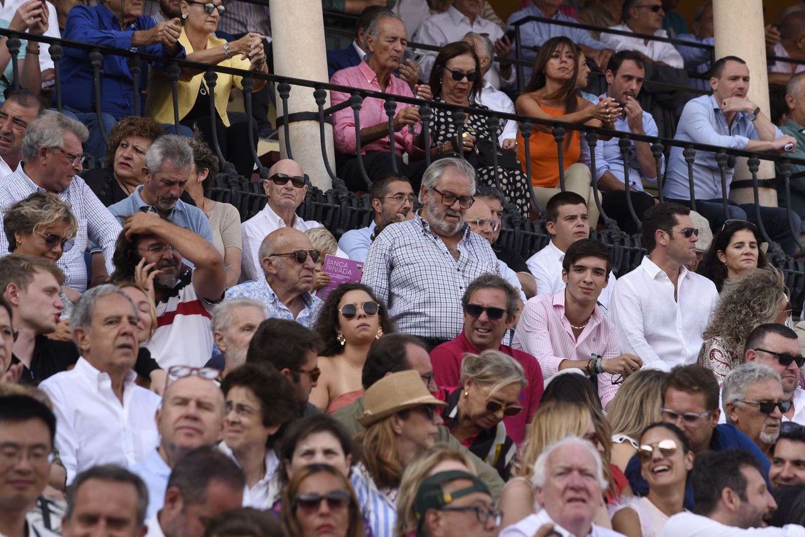 Búscate en la tercera corrida de toros de la Feria de San Miguel de Sevilla