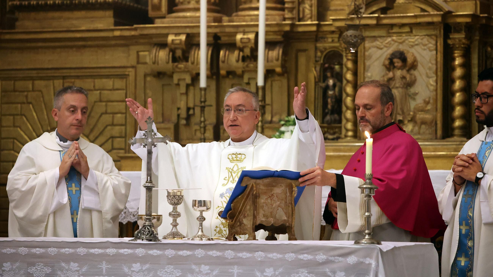Imágenes de la misa de bienvenida a las hermanas Carmelitas en La Cartuja de Jerez