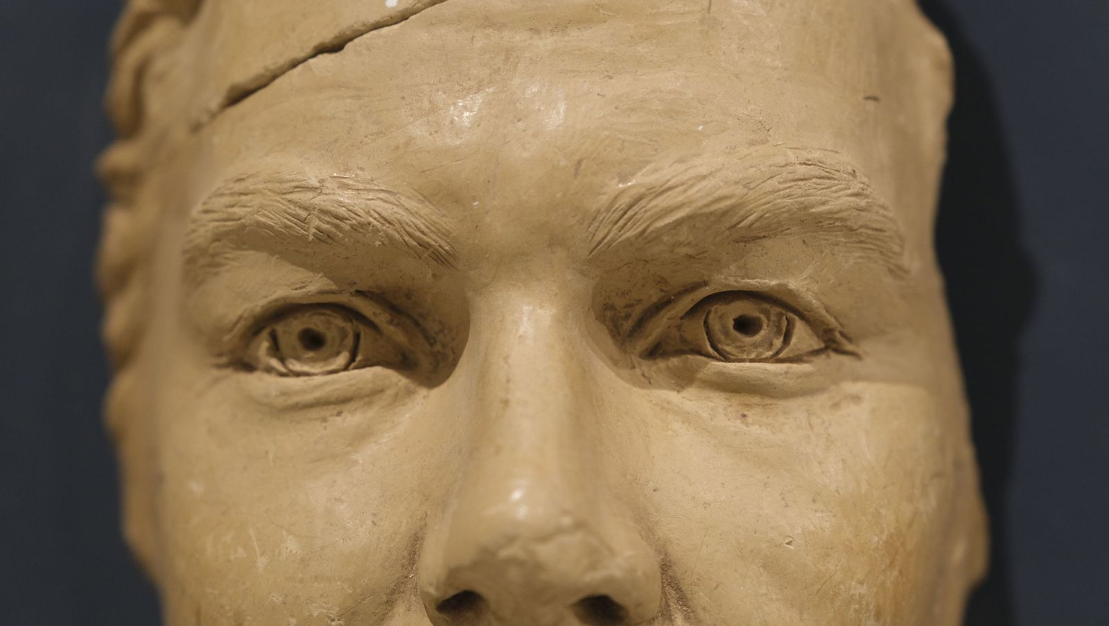 Las fotos de la exposición del escultor e imaginero Luis Álvarez Duarte en el MUREC