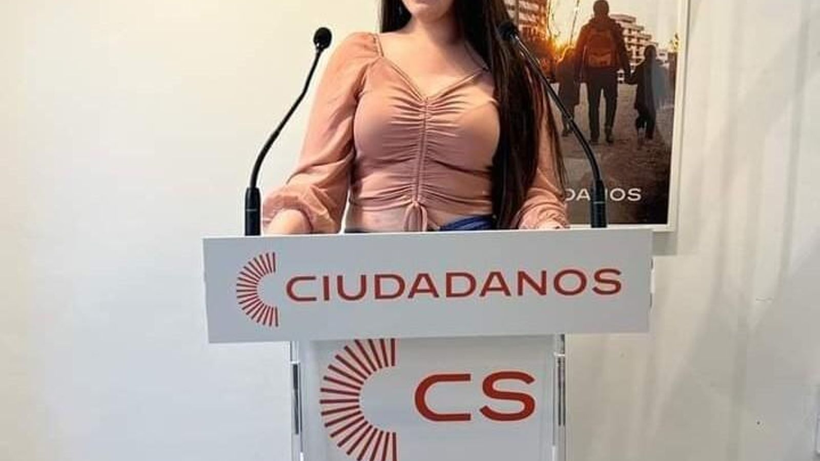 Una renuncia de última hora convierte a Rosario del Pino en la candidata más joven