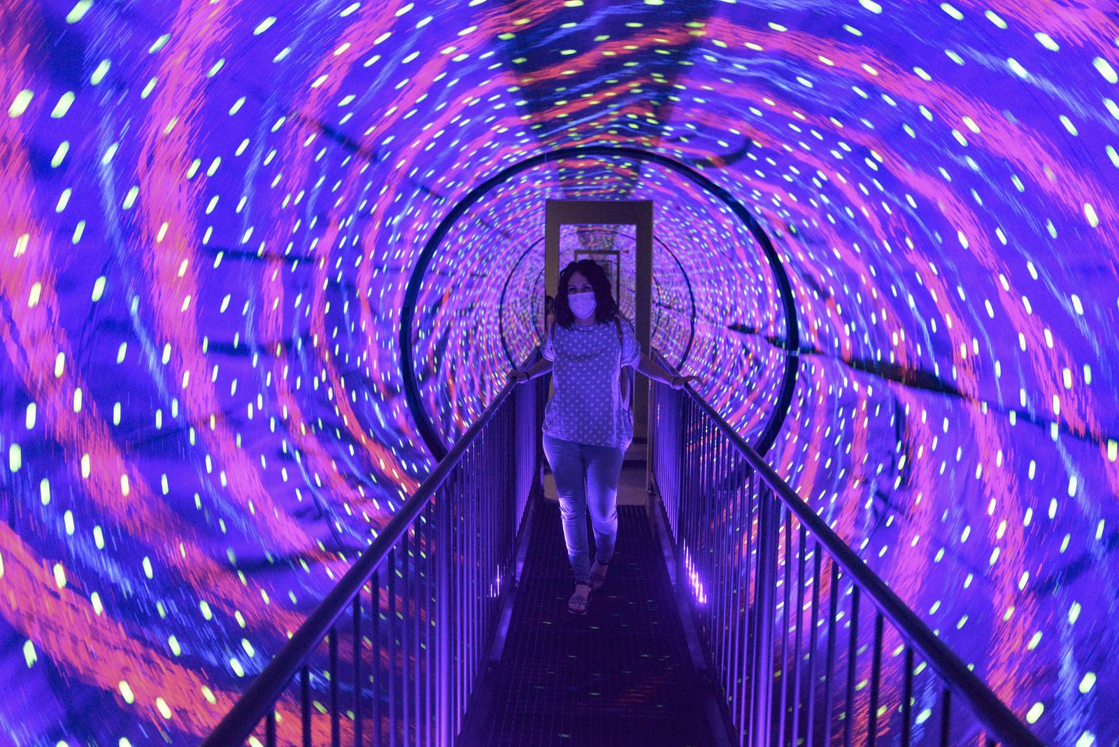 El Museo de las Ilusiones de Sevilla se ubica en la calle San Eloy.