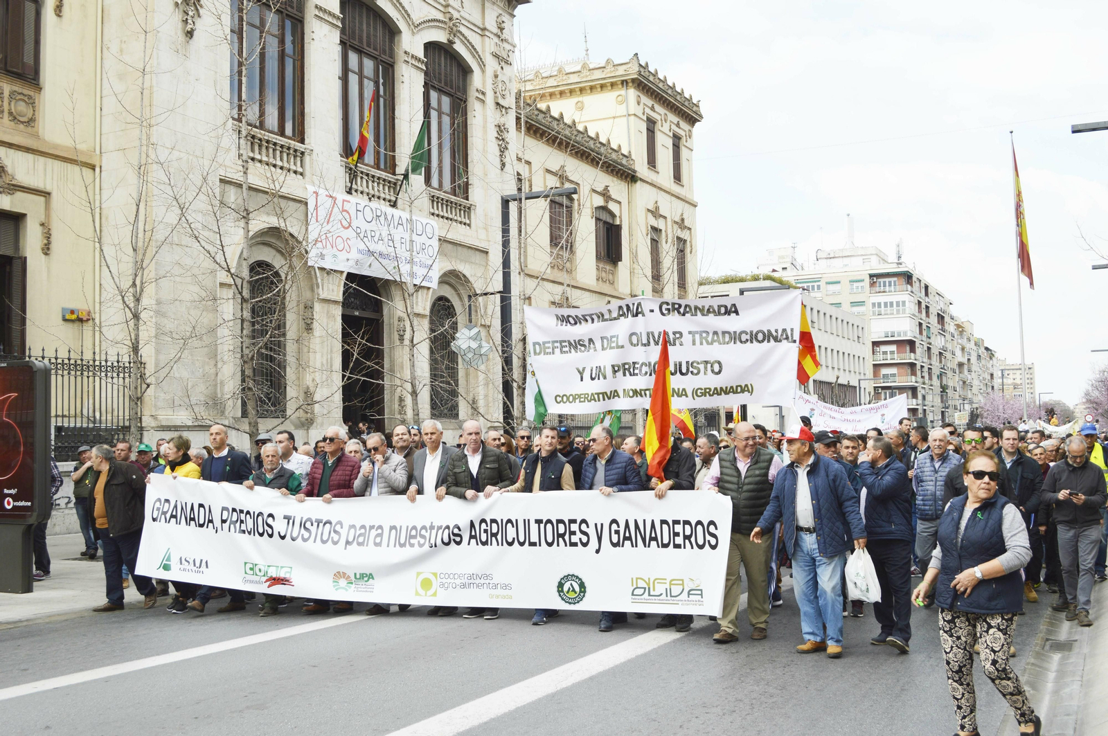 Los representantes de las organizaciones agrarias, al frente de la manifestación