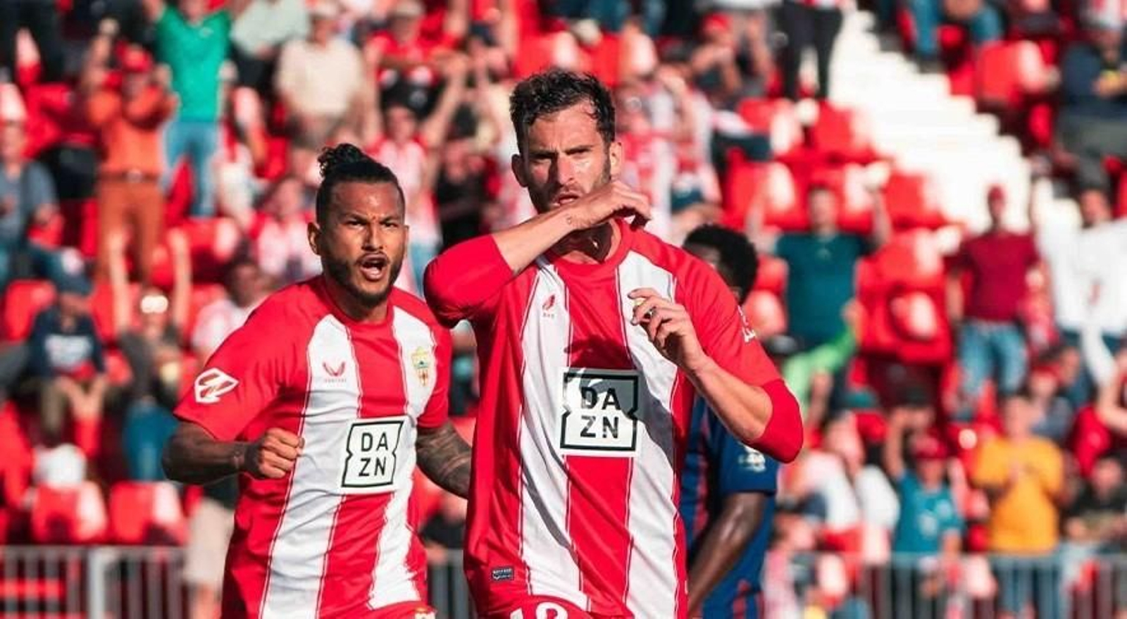 Baptistao celebra un gol del Almería.