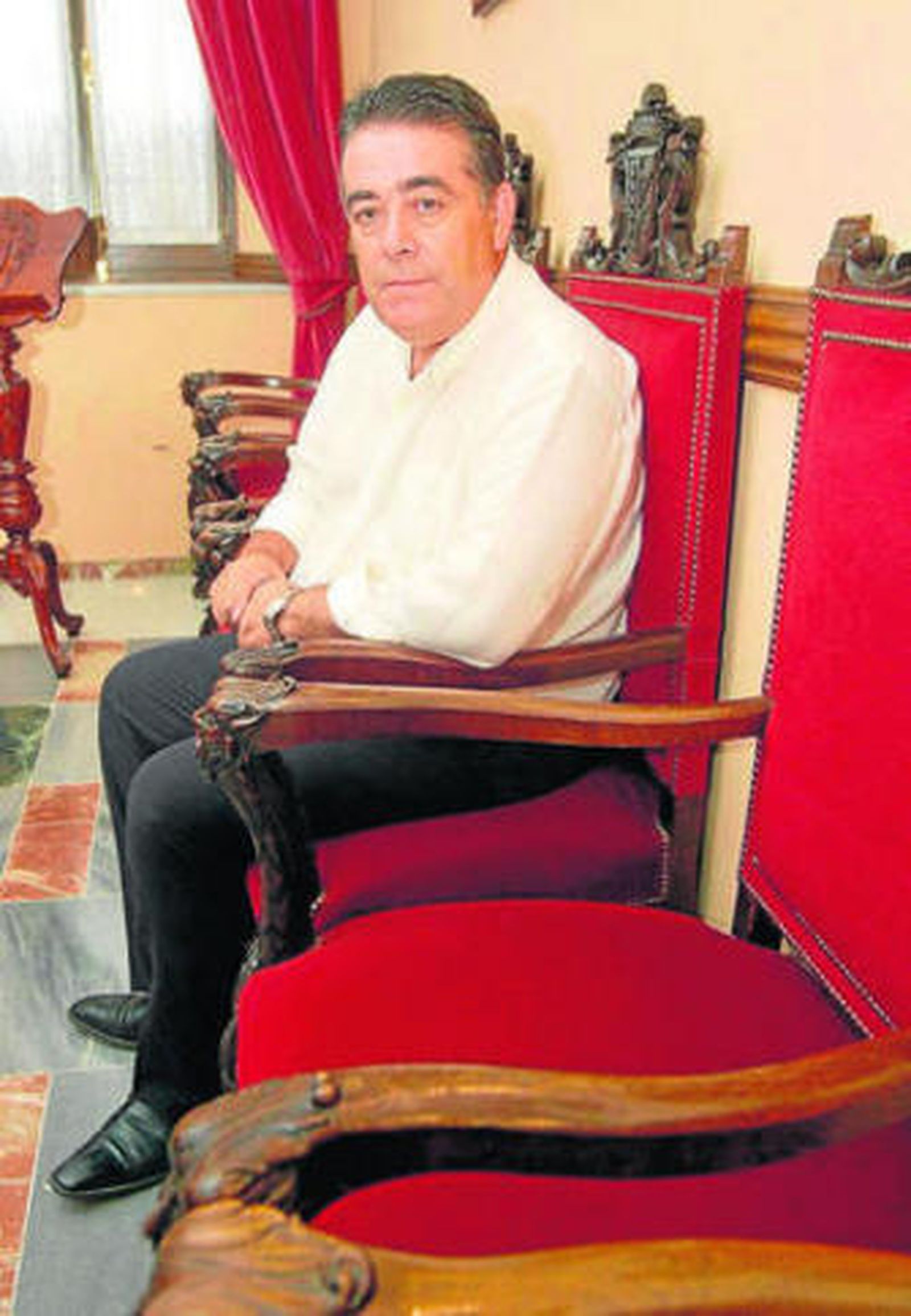 Francisco Bella, en el Ayuntamiento de Almonte.