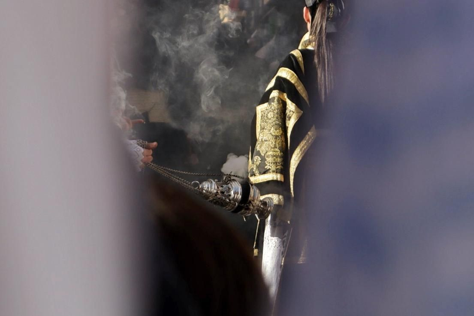 Santa Cruz en el Jueves Santo de Málaga, en imágenes