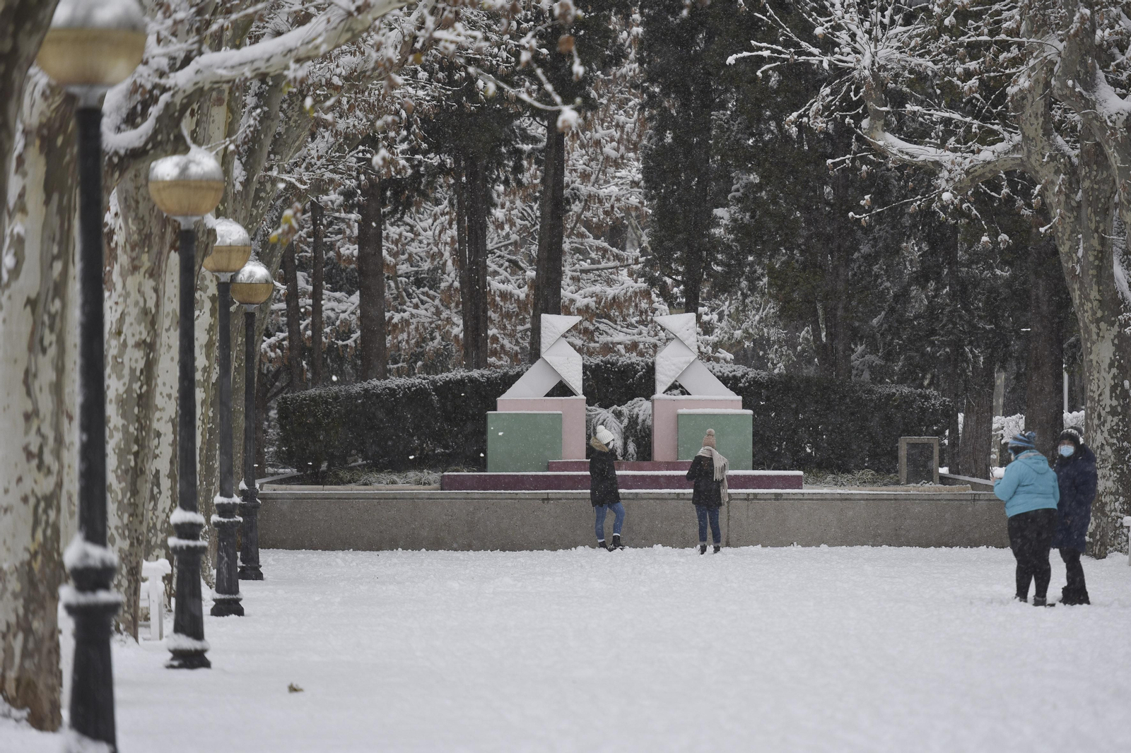 El segundo día del temporal 'Filomena' en imágenes: más nieve y caos