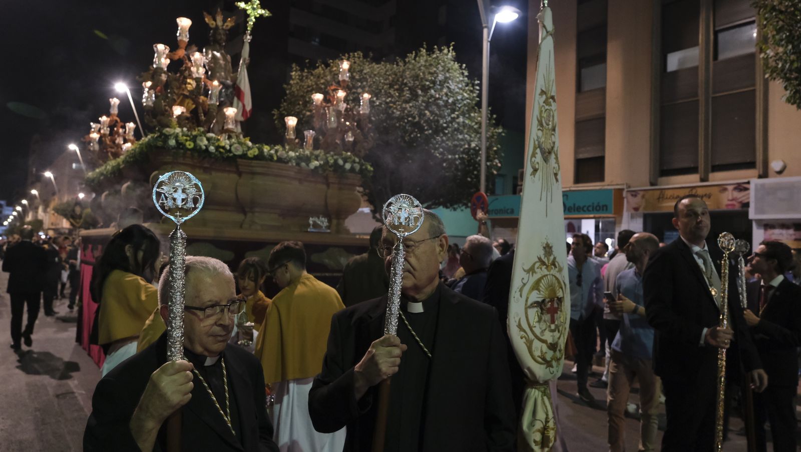 Imágenes de La Magna por las calles de Almería