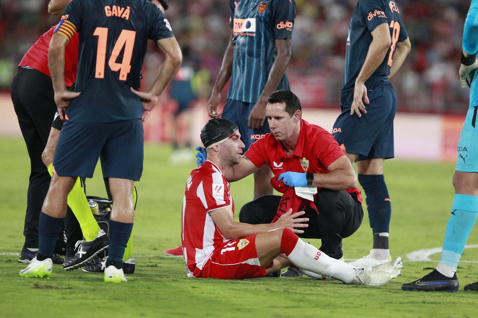 Imágenes del partido de La Liga Ea Sports U.D. Almería-Valencia C.F.