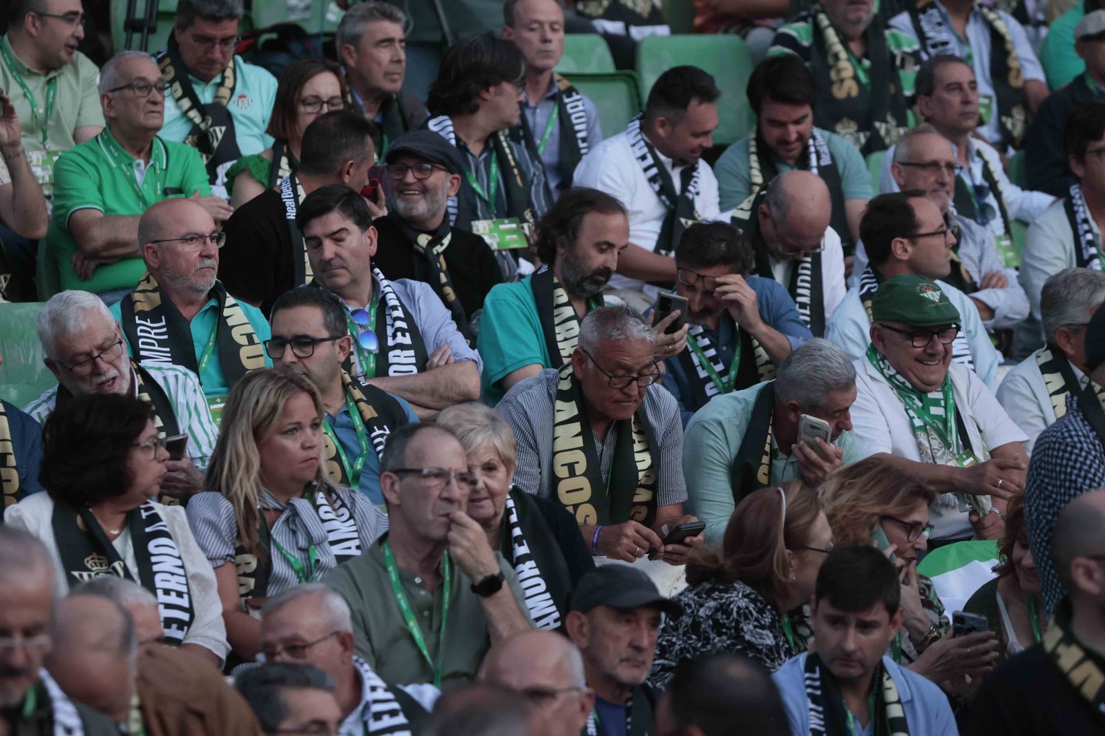 Búscate en el acto Siempre Verdiblancos