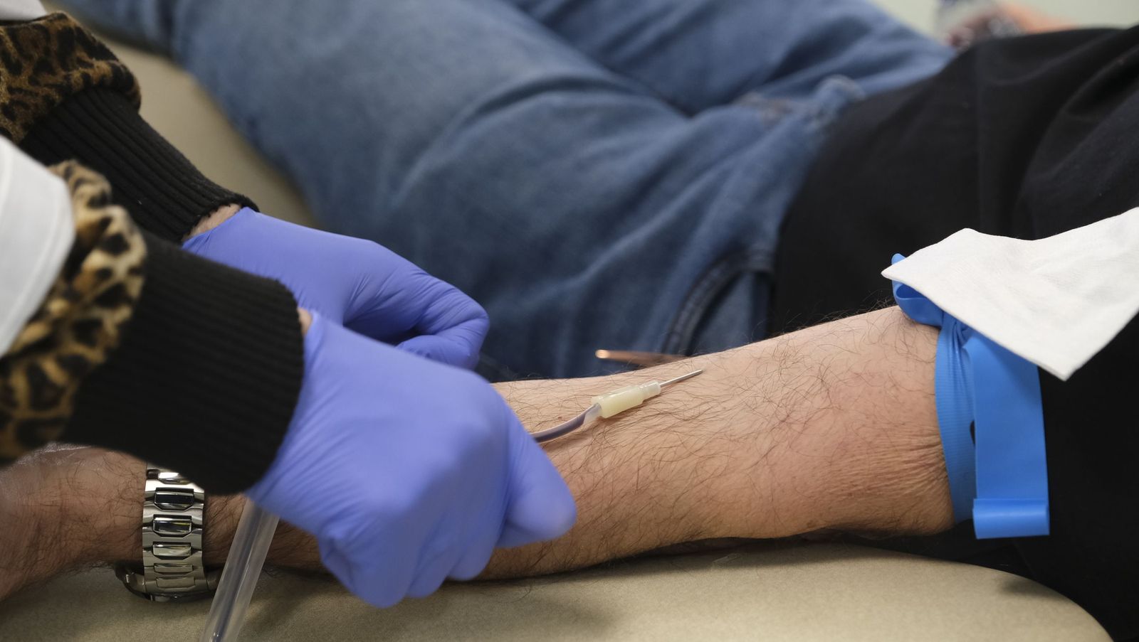 Haz una buena obra y dona sangre, te esperan en el Hospital Torrecárdenas, en imágenes