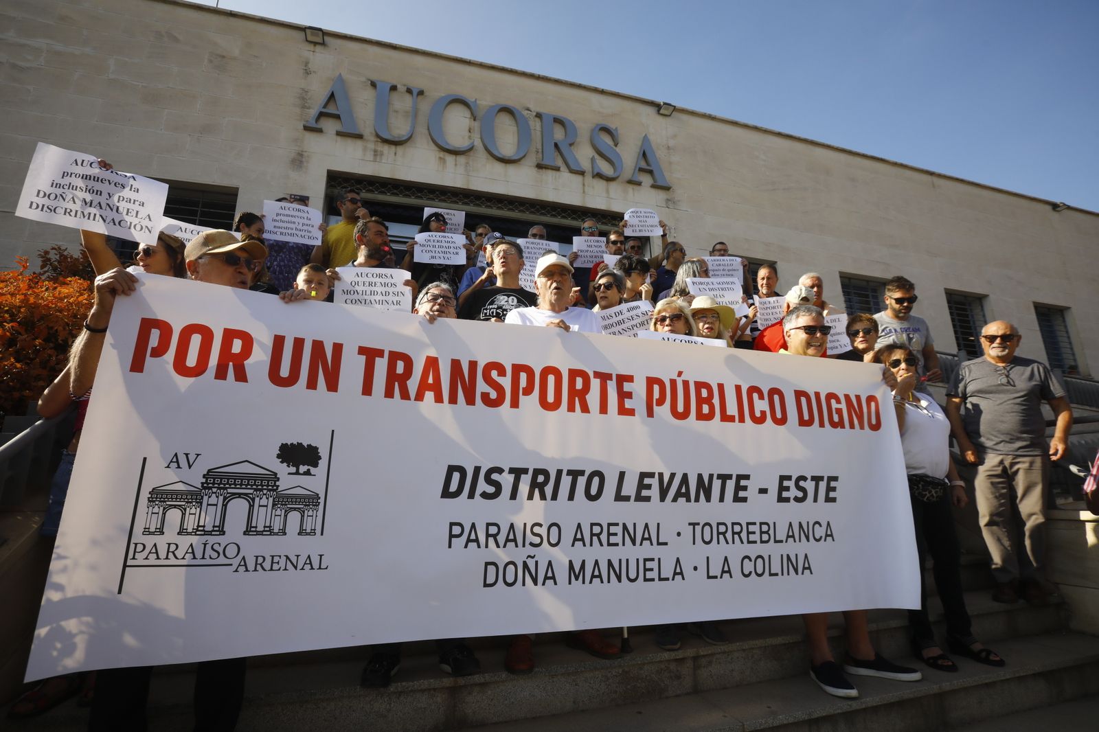 Protesta ante la sede de Aucorsa.