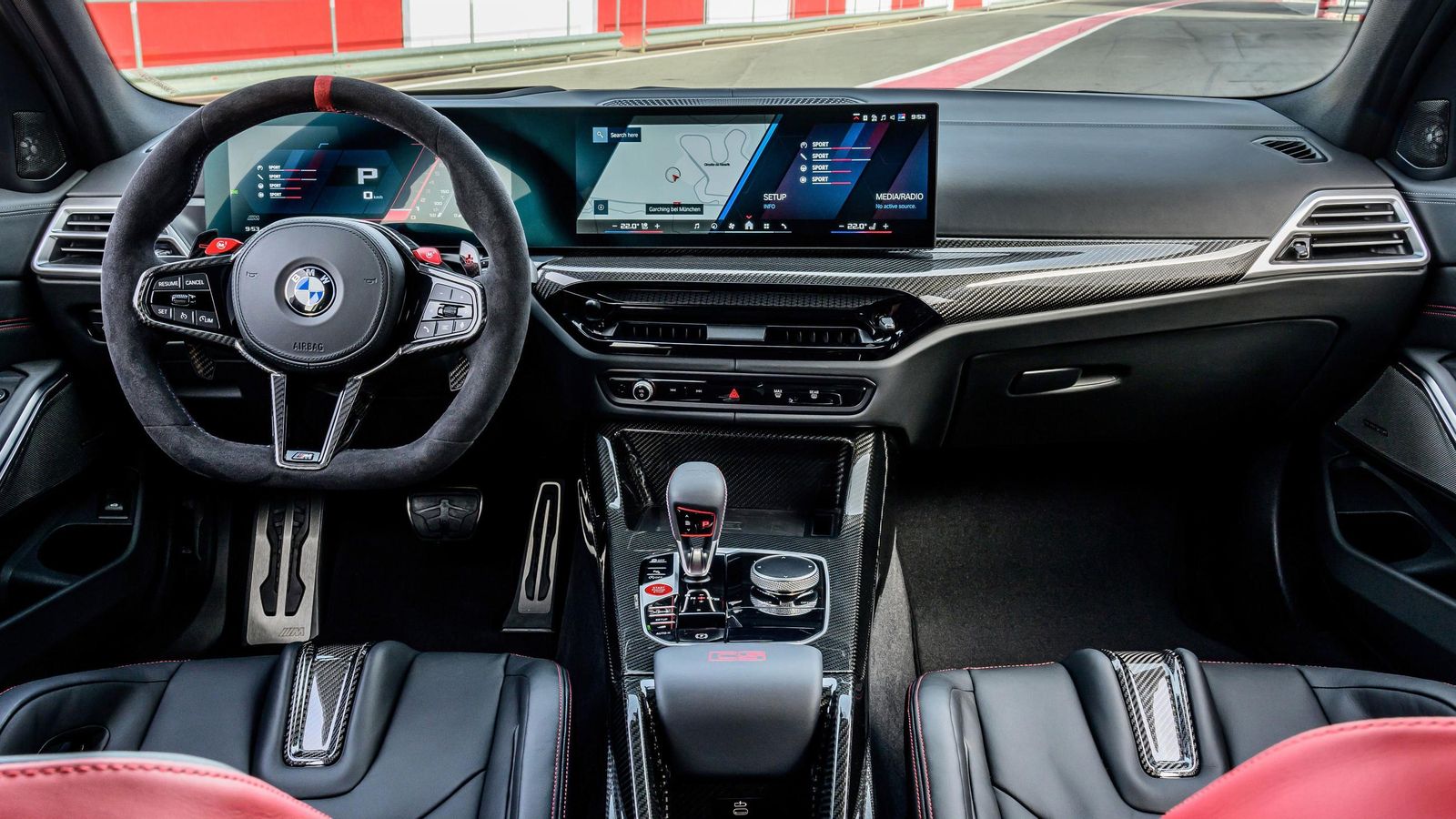 De serie dispone del head-up display con contenido específico M que incluye avisos de navegación o integración de teléfonos.