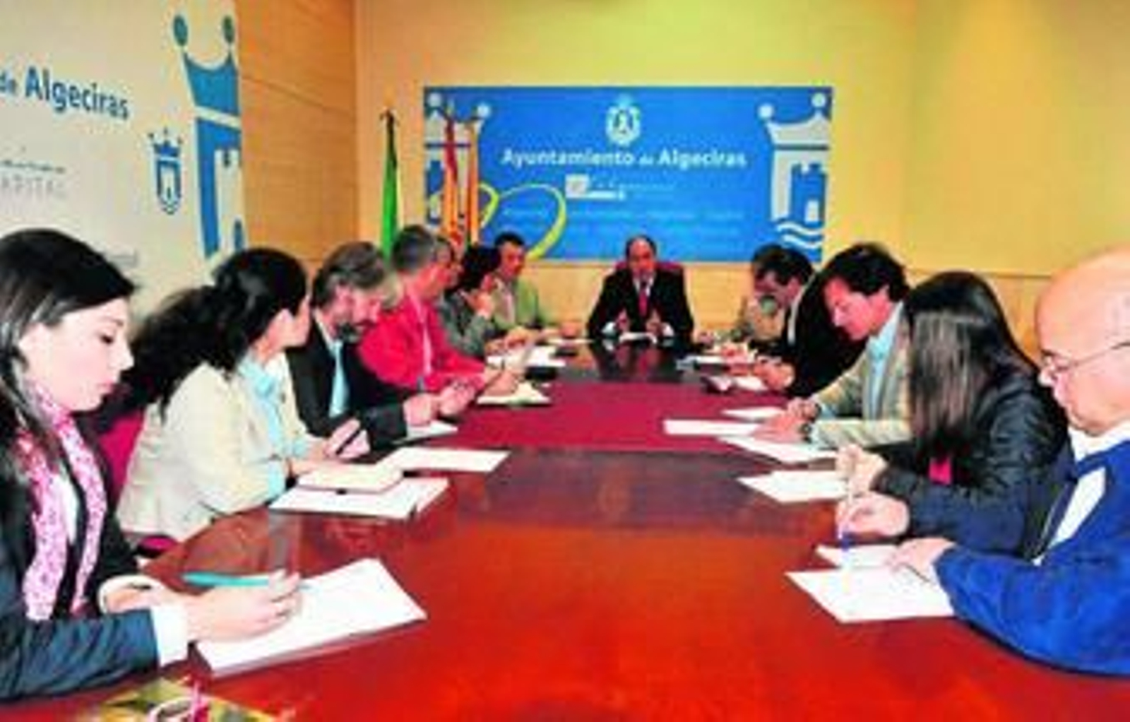 Un instante de la junta de portavoces celebrada ayer, presidida por el alcalde de la ciudad.