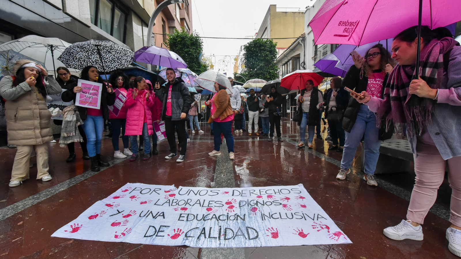 Protesta de padres por la falta de monitores de integración PTIS, en imágenes