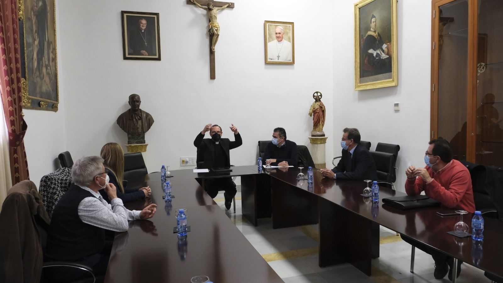 Imagen de la última reunión que mantuvieron la Hermandad de Ánimas y  el Obispado