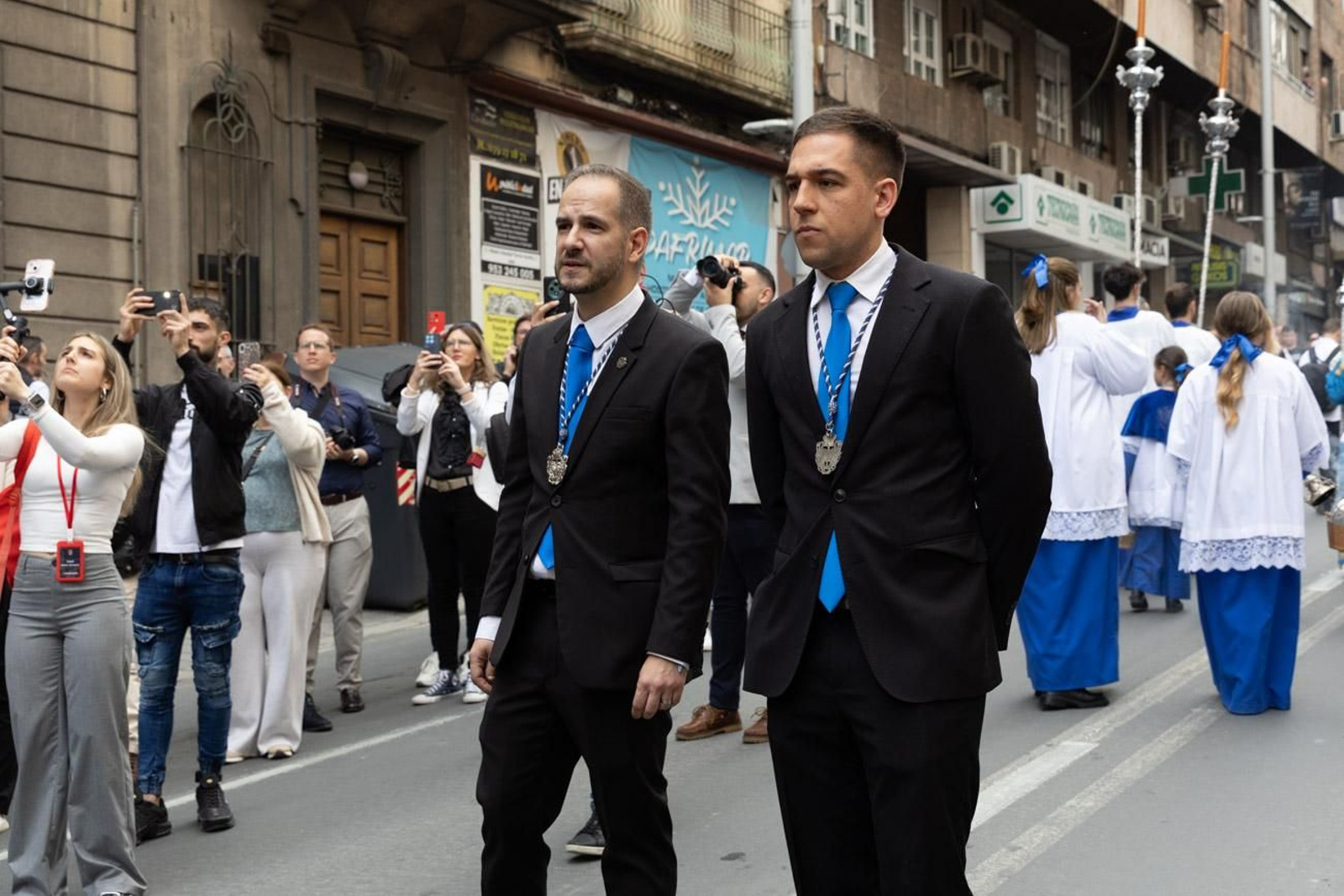 Los jiennenses se echan a la calle para presenciar la primera de las procesiones de la jornada: la Borriquilla (I)