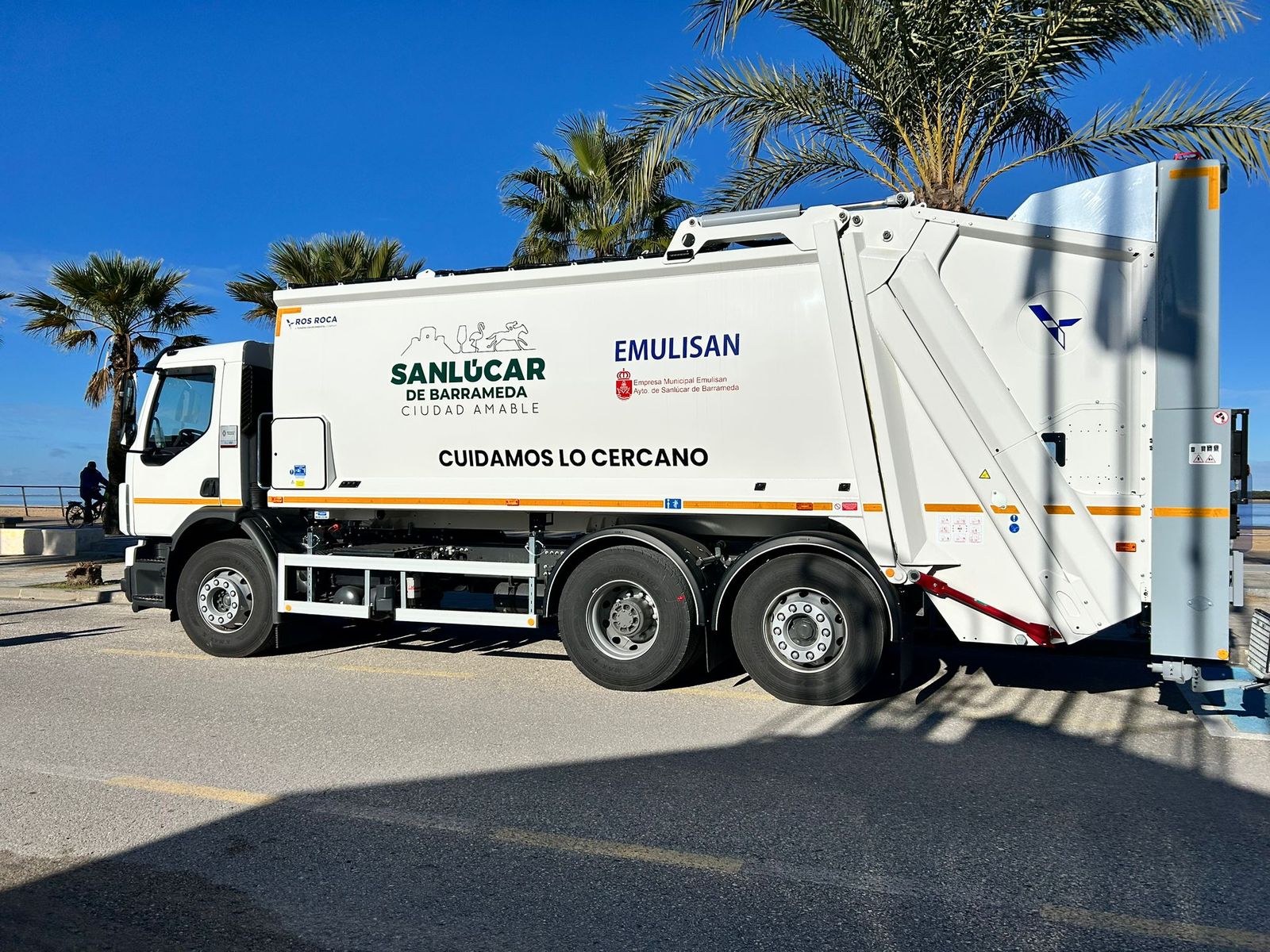 El nuevo camión de la empresa municipal Emulisan.