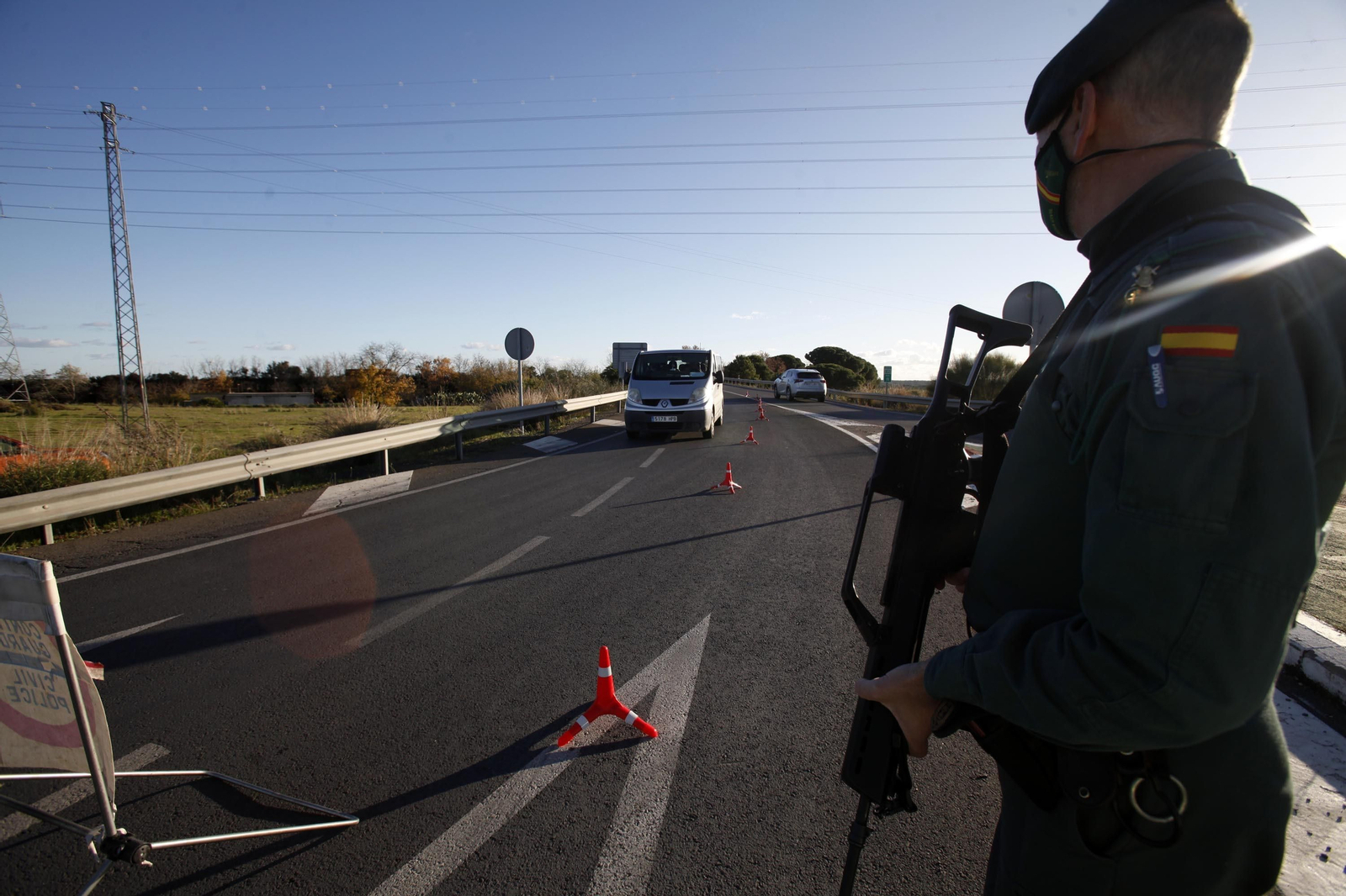 Controles de la Guardia Civil en los accesos a la costa de Huelva