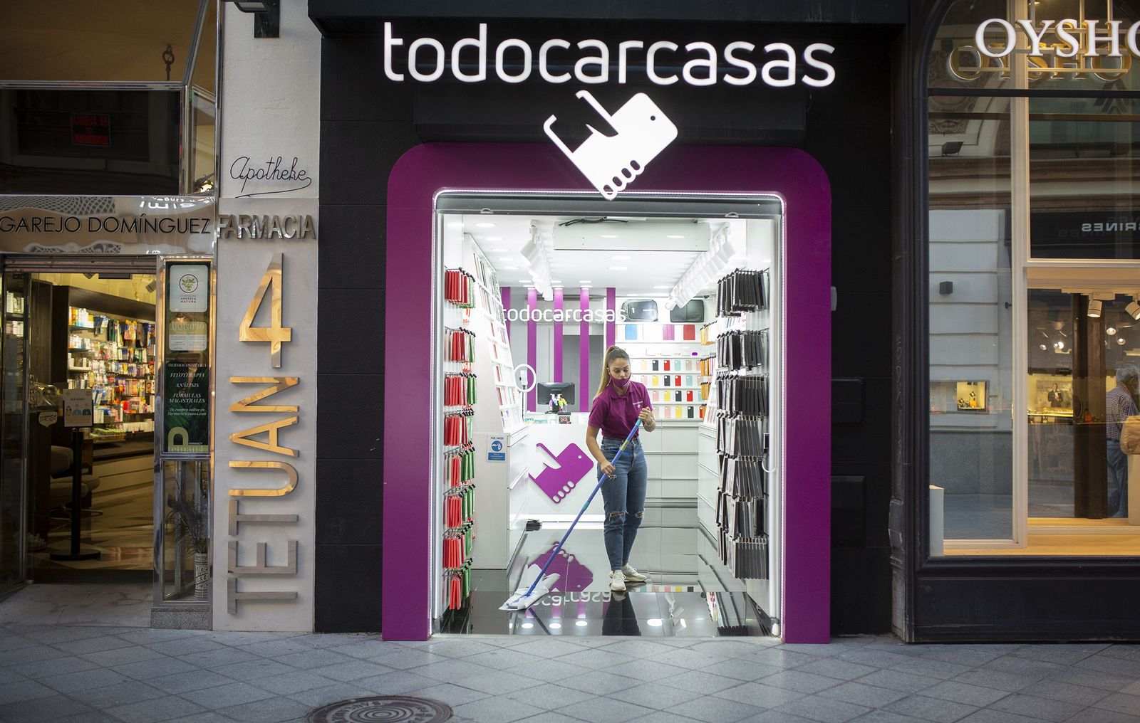 El cierre de los comercios y la hostelería se adelantan en Sevilla