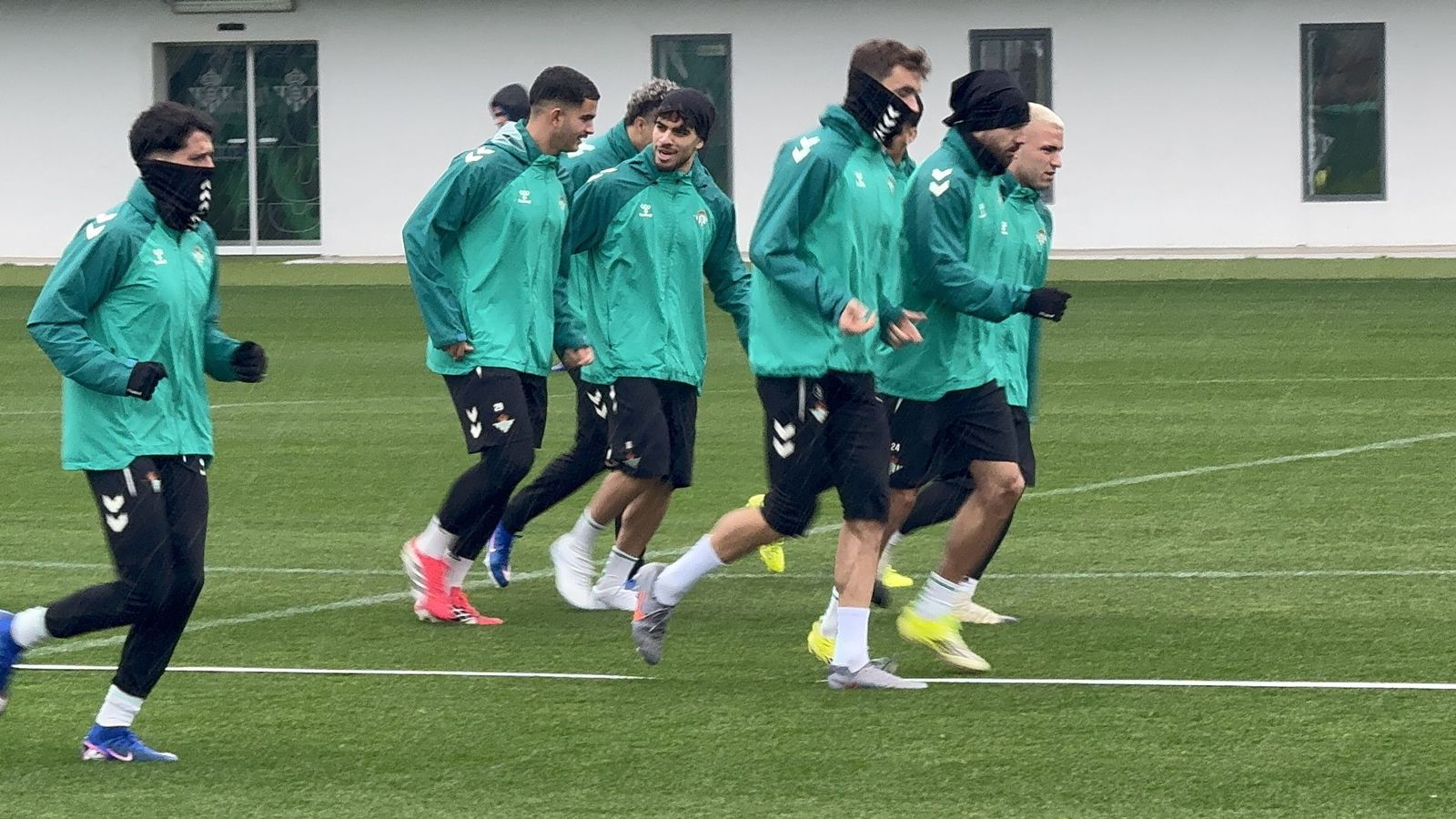 Rodrigo Marina trabaja junto al resto de sus compañeros del primer equipo