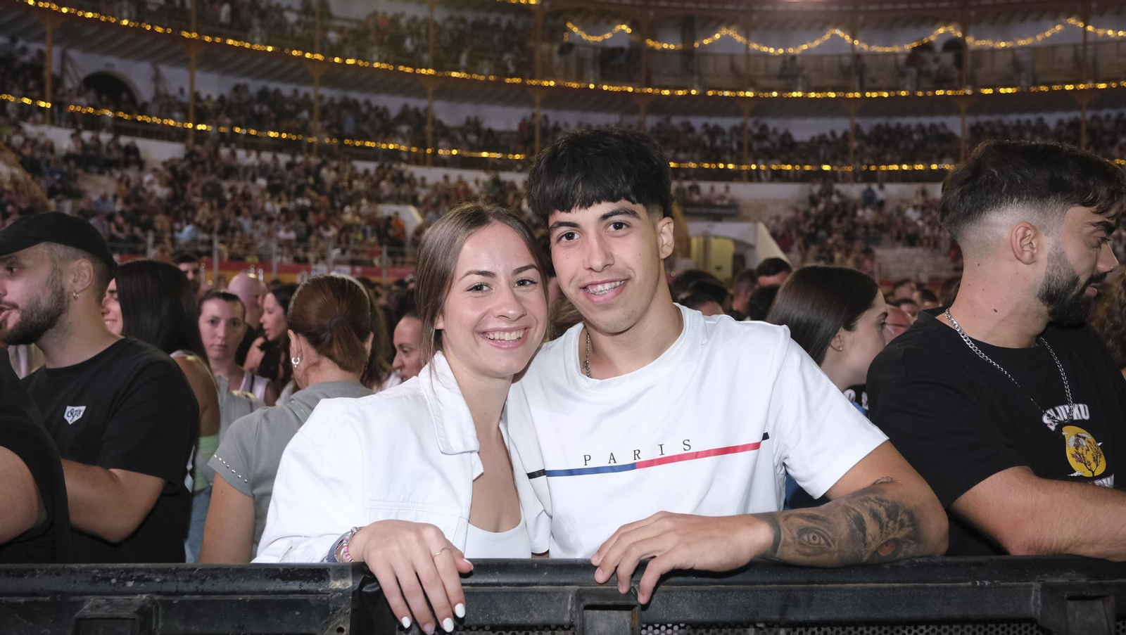El concierto de Melendi llena de fans la Plaza de Toros de Almería, en imágenes