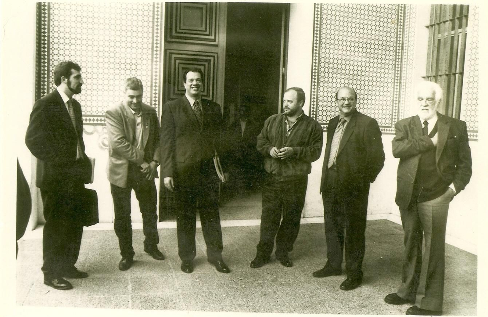 De izquierda a derecha: el abogado Ricardo Torres, Francisco Mena, Rafael Pérez de Vargas, Miguel Alberto Díaz, Patricio González y Luis Marquijano en el juzgado por el 'Caso Algeciras'