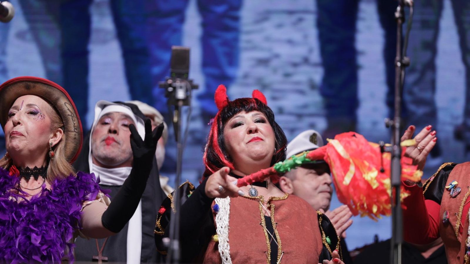 Búscate entre las mejores imágenes de la quema del dios Momo