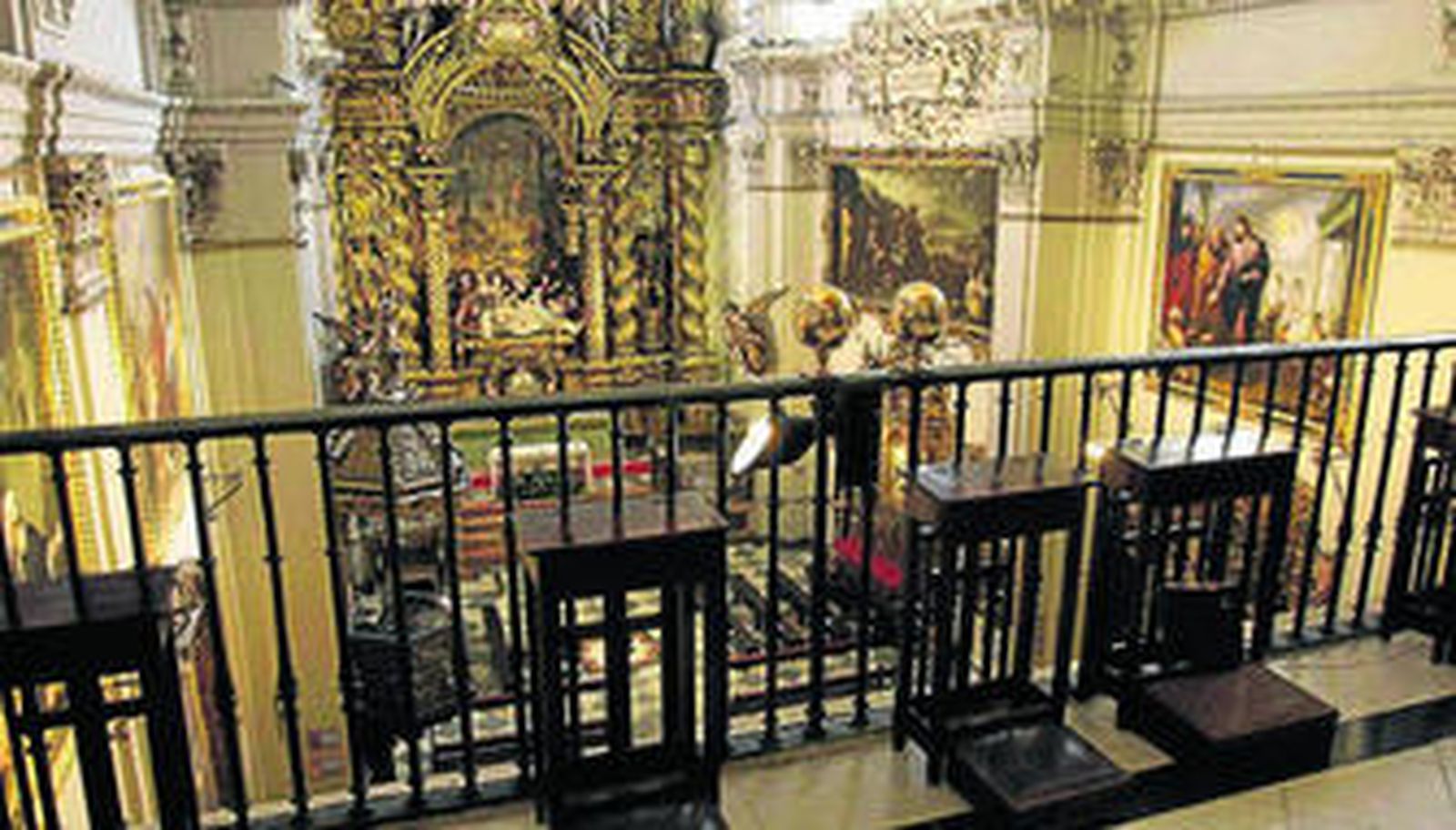 La decoración interior de la iglesia fue programada por el propio Miguel de Mañara.