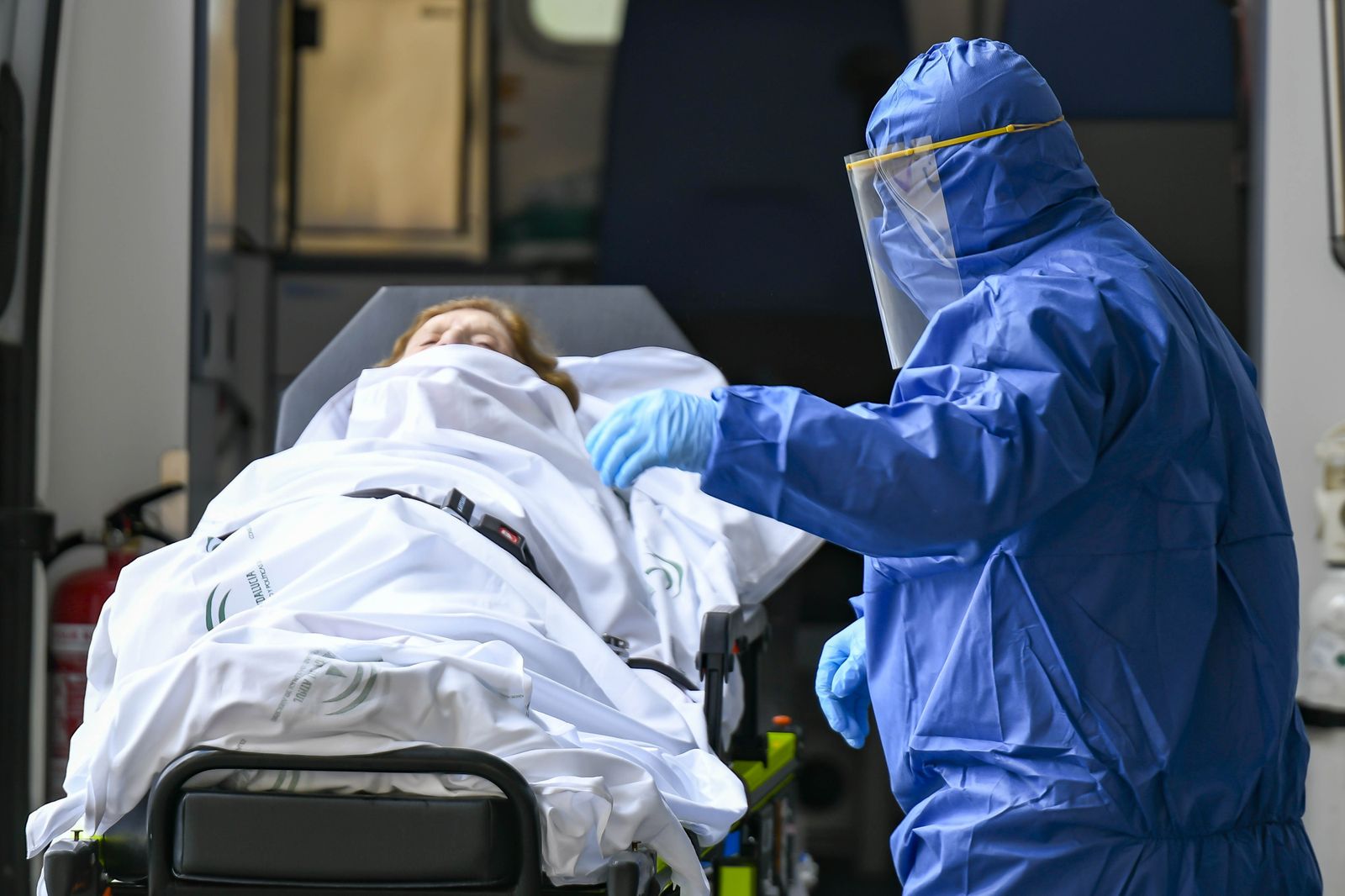 El coronavirus pudo entrar en España en febrero por "multitud" de vías